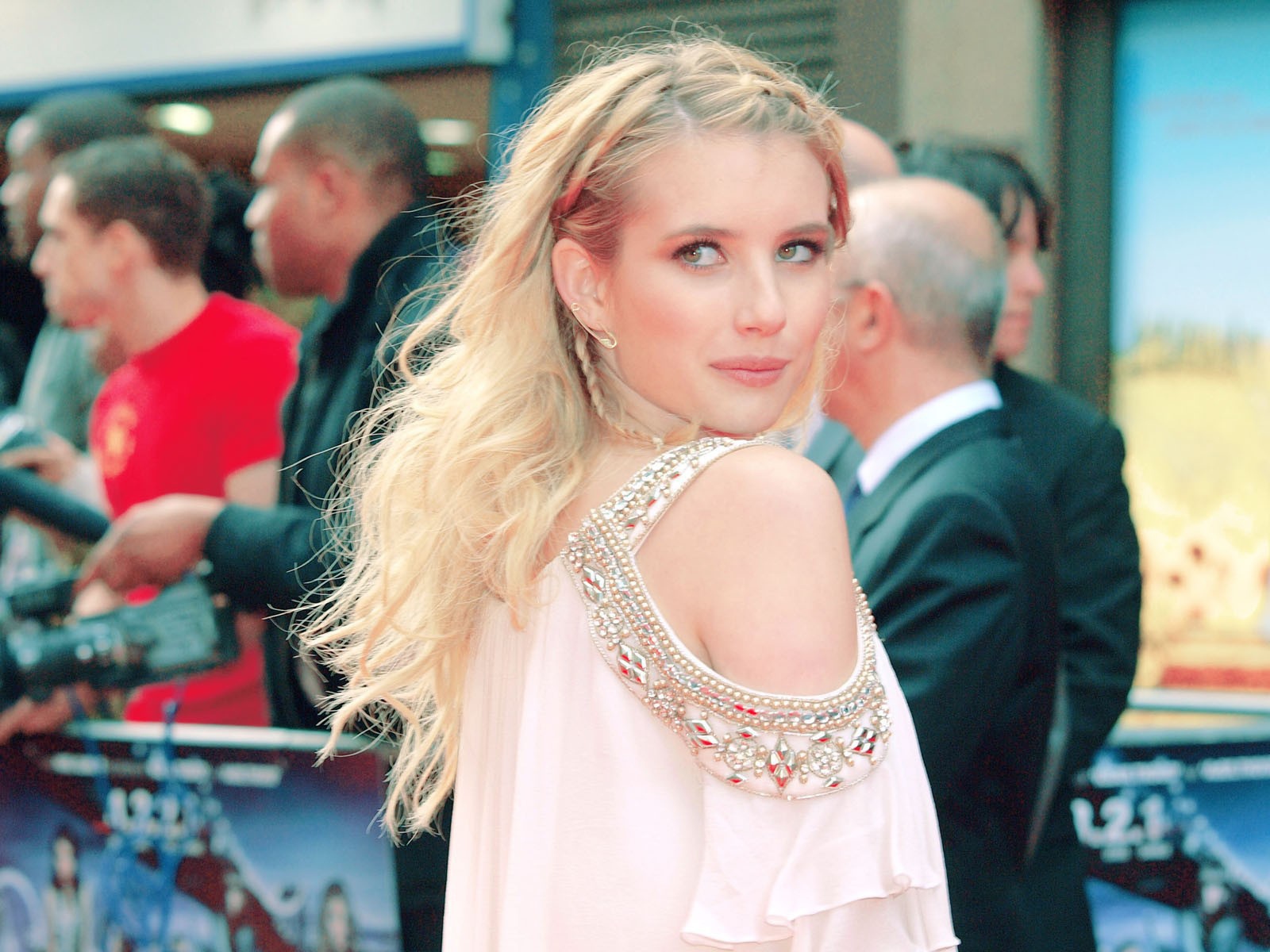 Эмма Робертс актриса