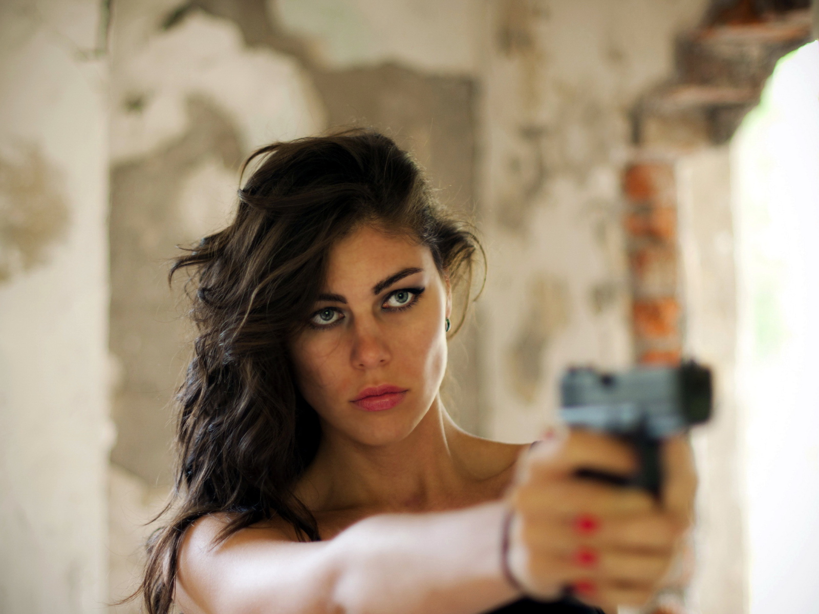 Девушка с пистолетом