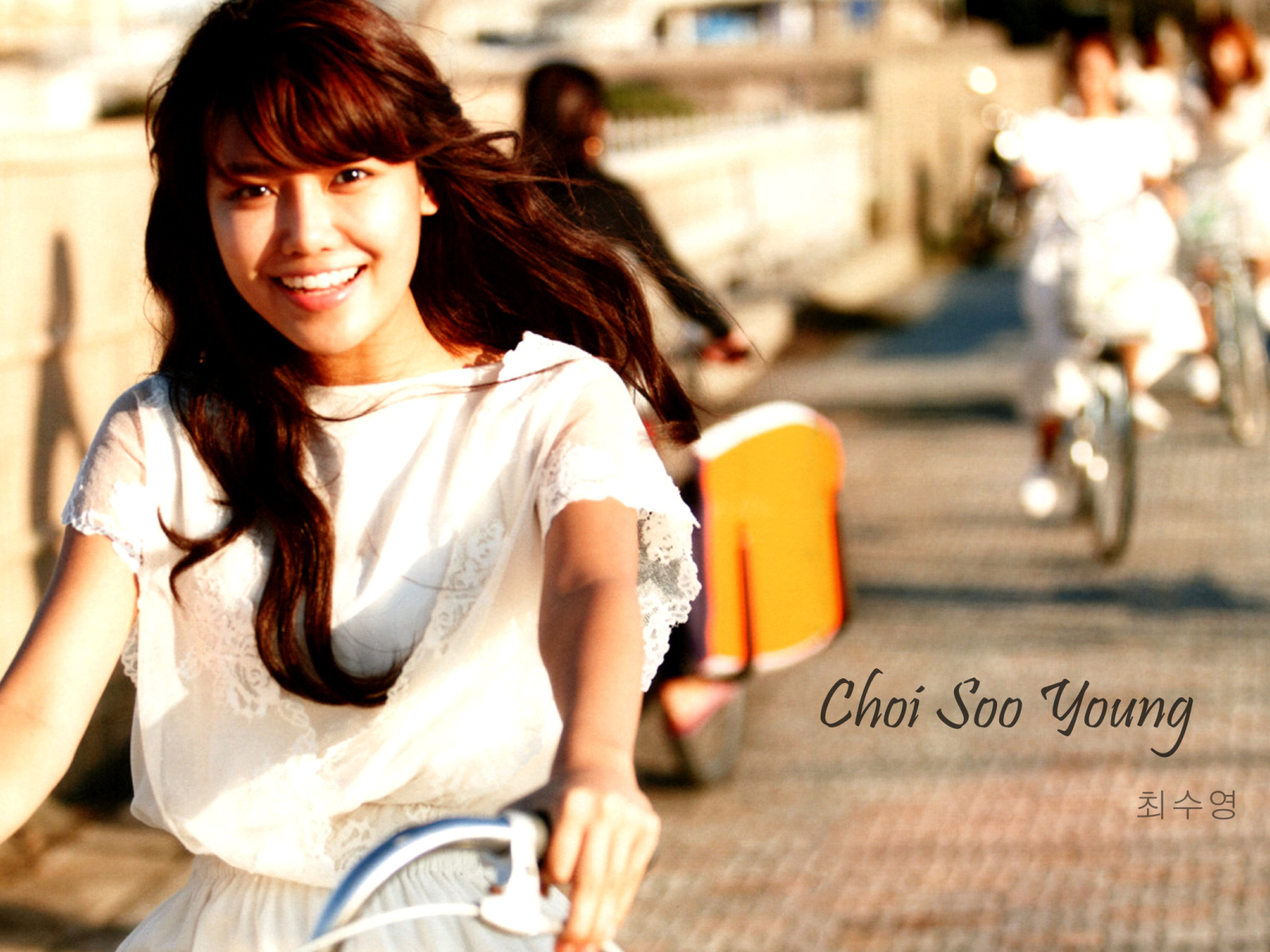 Корейские девушки на велосипедах