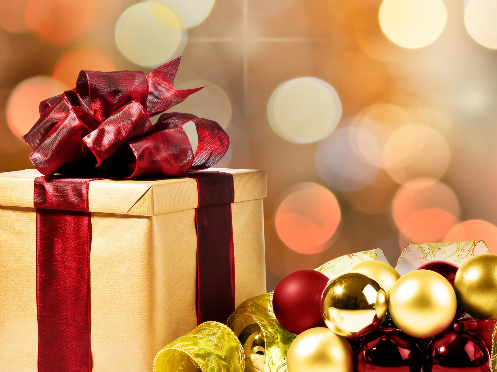 Подарок в коробке