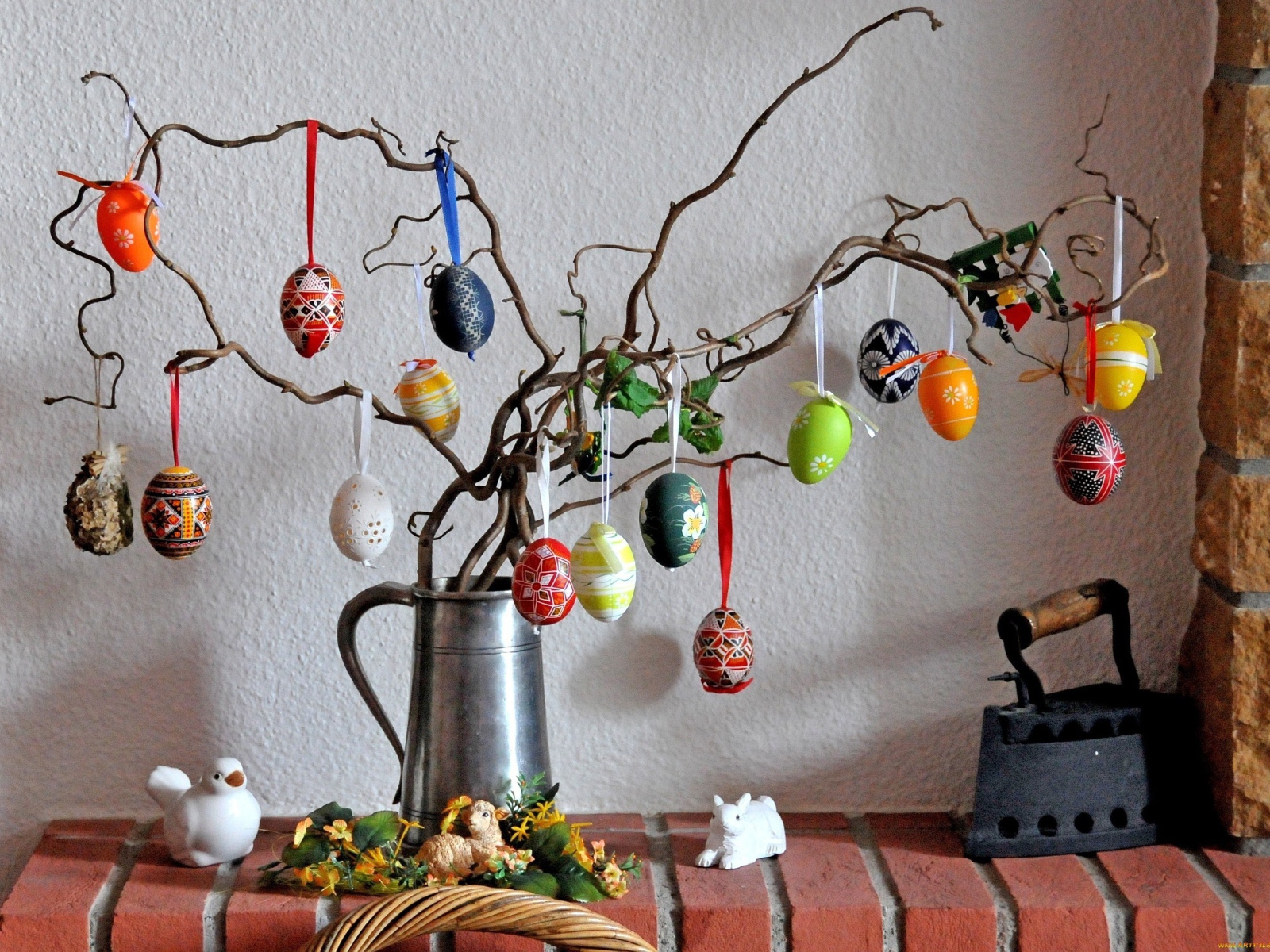 Икебана с пасхальными яйцами на Пасху