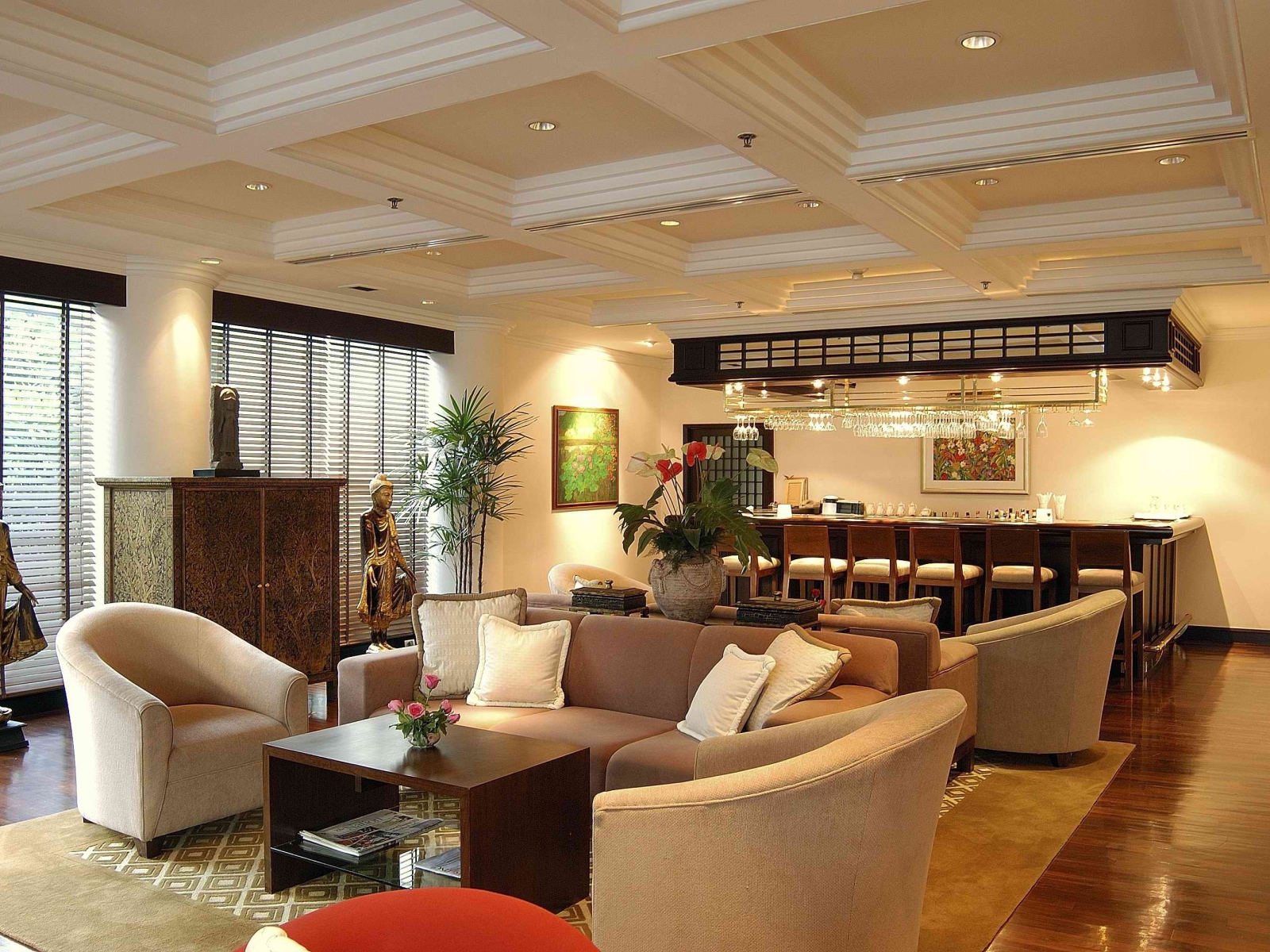 Зал с барной стойкой