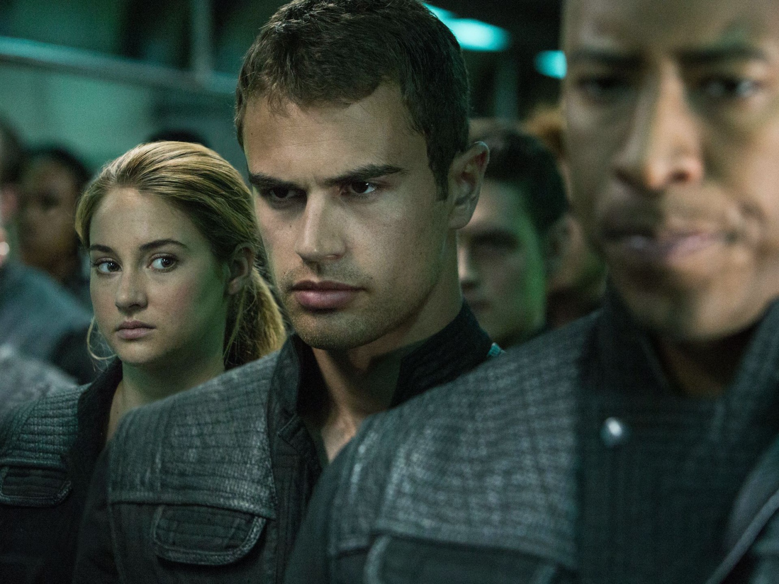 Кинозвезда Тео Джеймс