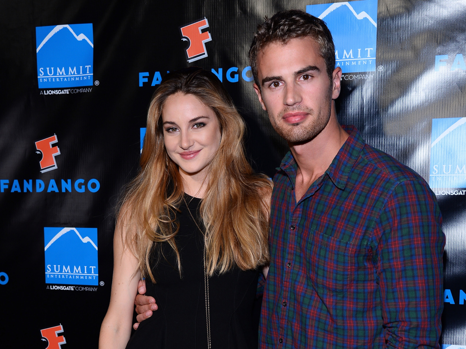 Популярная Кинозвезда Тео Джеймс