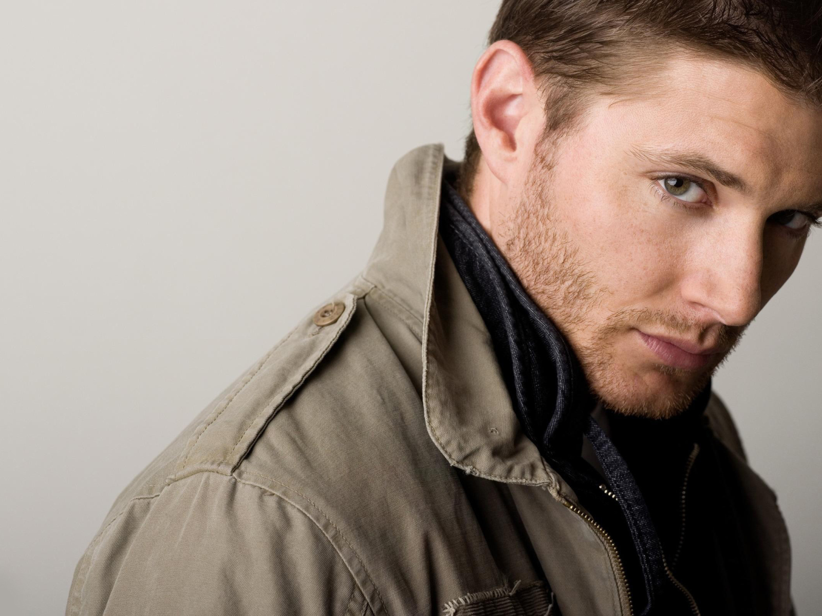 Популярный Актер Дженсен Эклс