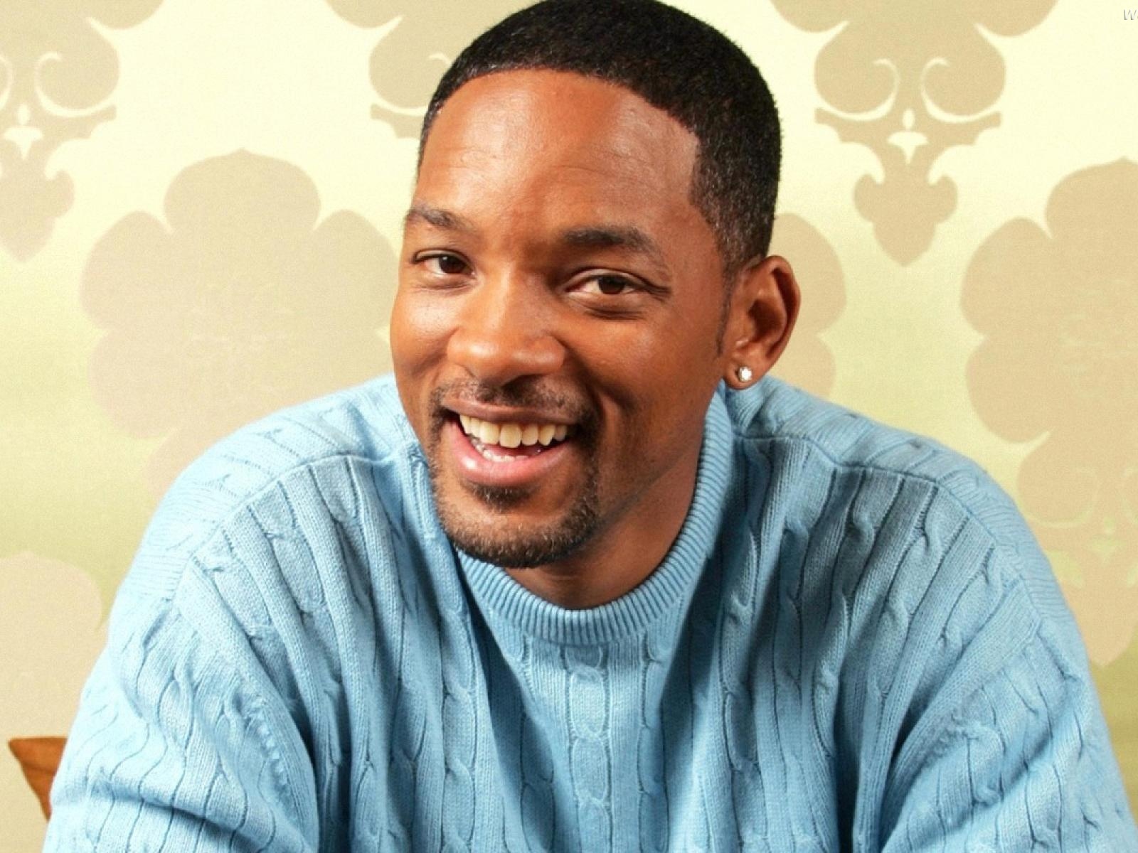 Уилл Смит в синем свитере