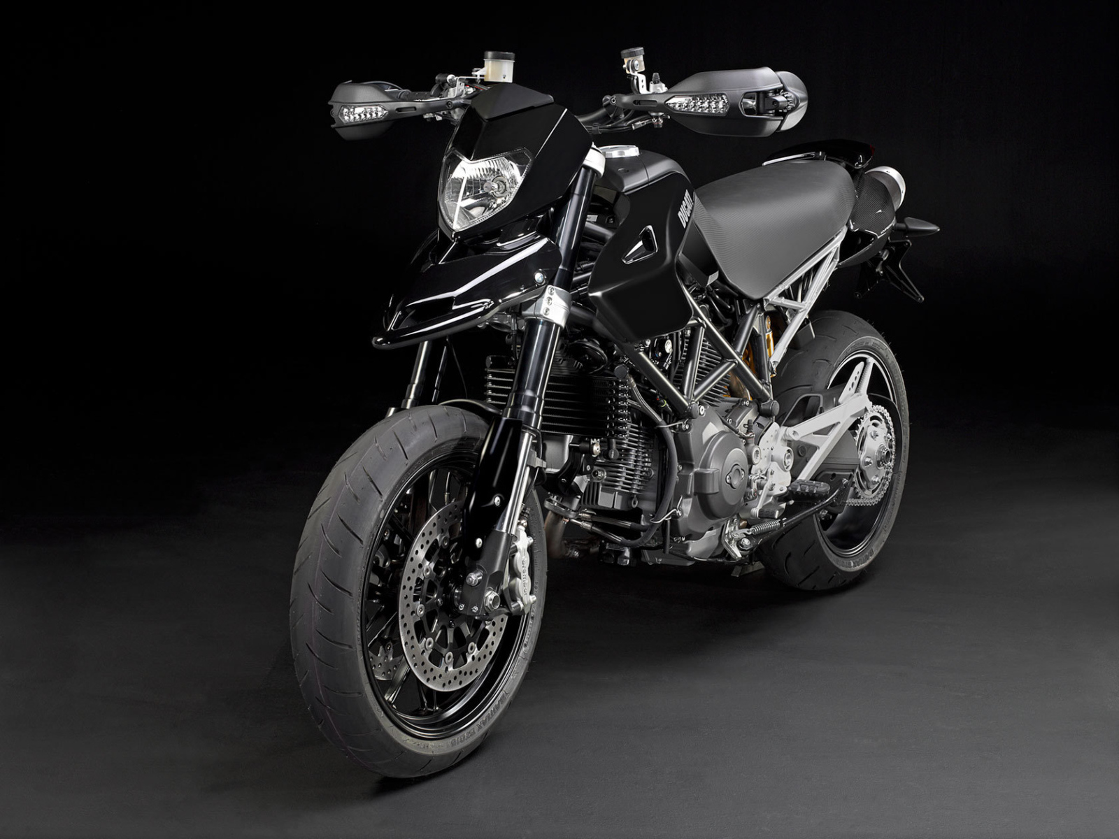 Красивый мотоцикл Ducati Hypermotard SP