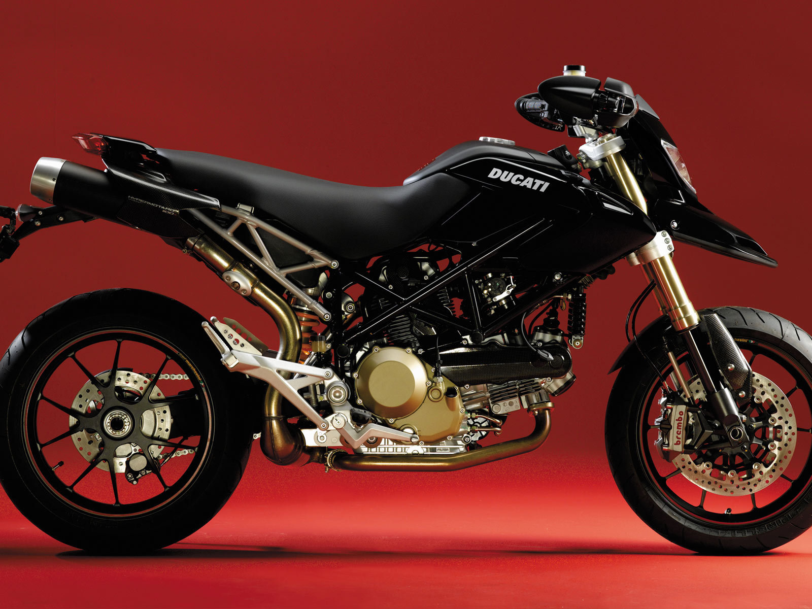 Красивый мотоцикл Ducati Hypermotard
