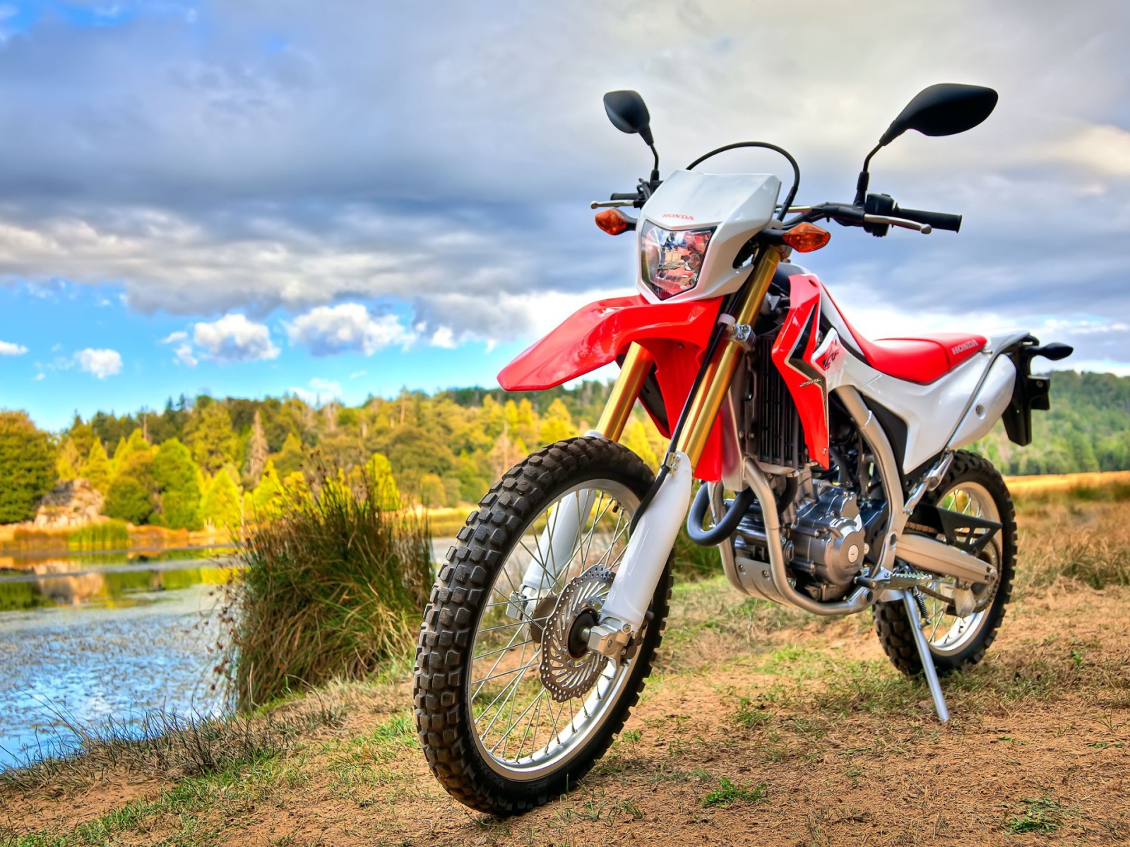 Красивый мотоцикл Honda CRF 250 L
