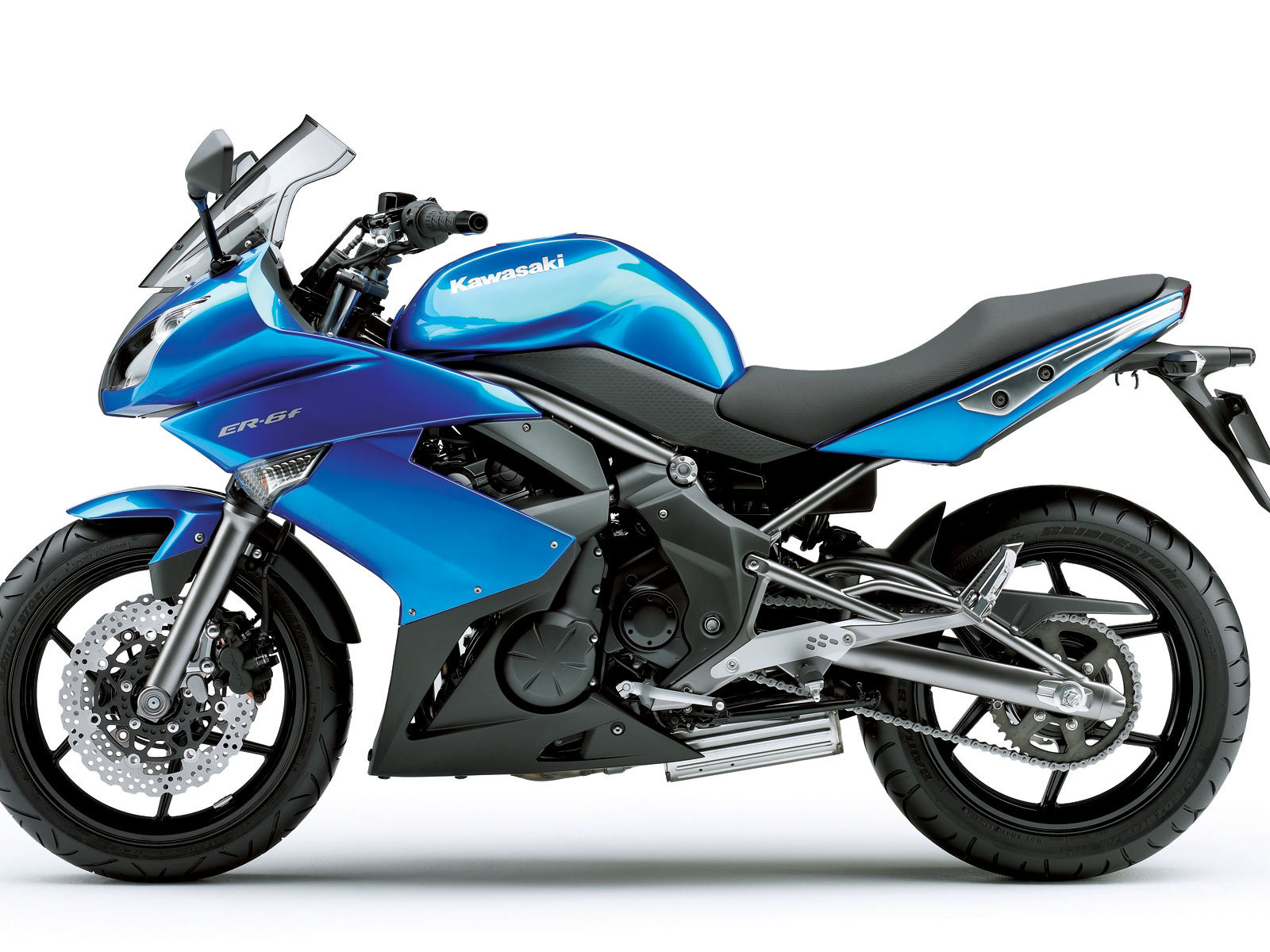 Красивый мотоцикл Kawasaki ER-6f