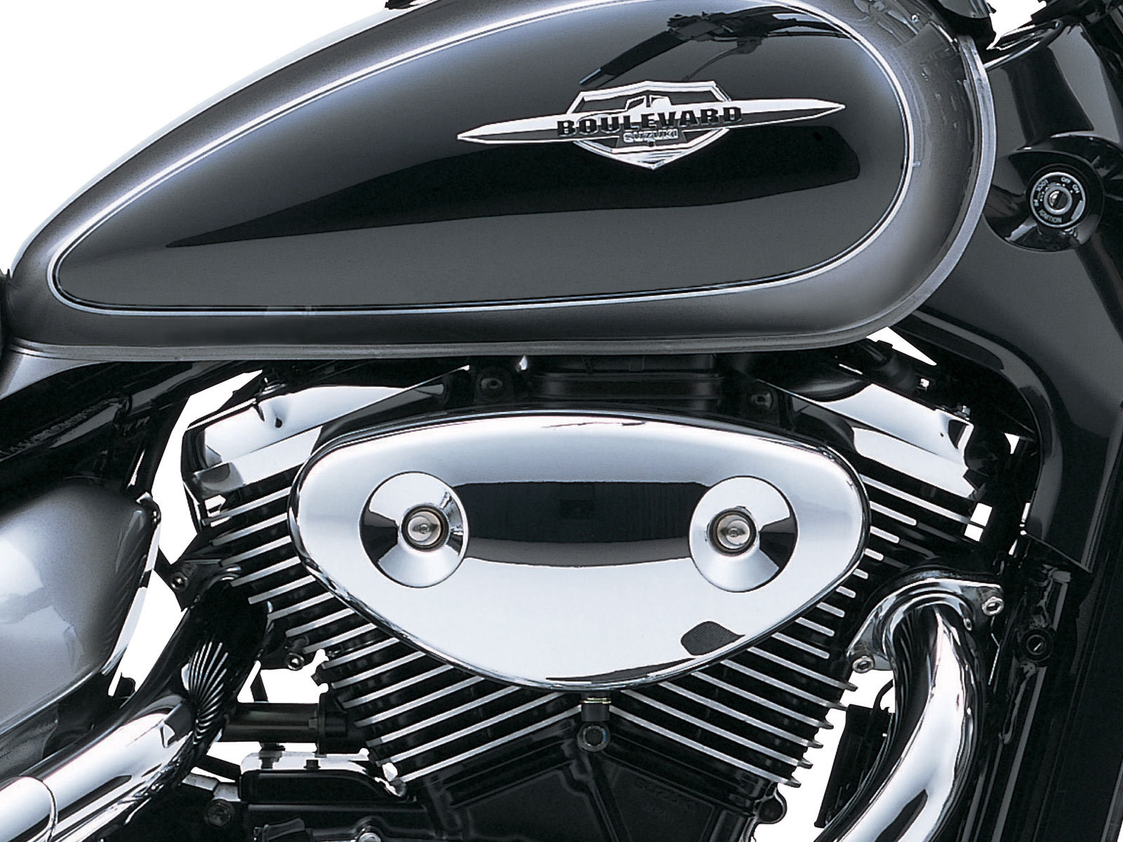 Красивый мотоцикл Suzuki Intruder C800C