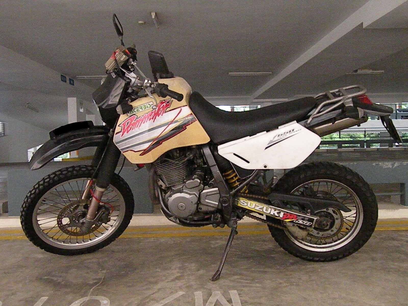 Kрасивый мотоцикл в москве Suzuki DR 650 SE