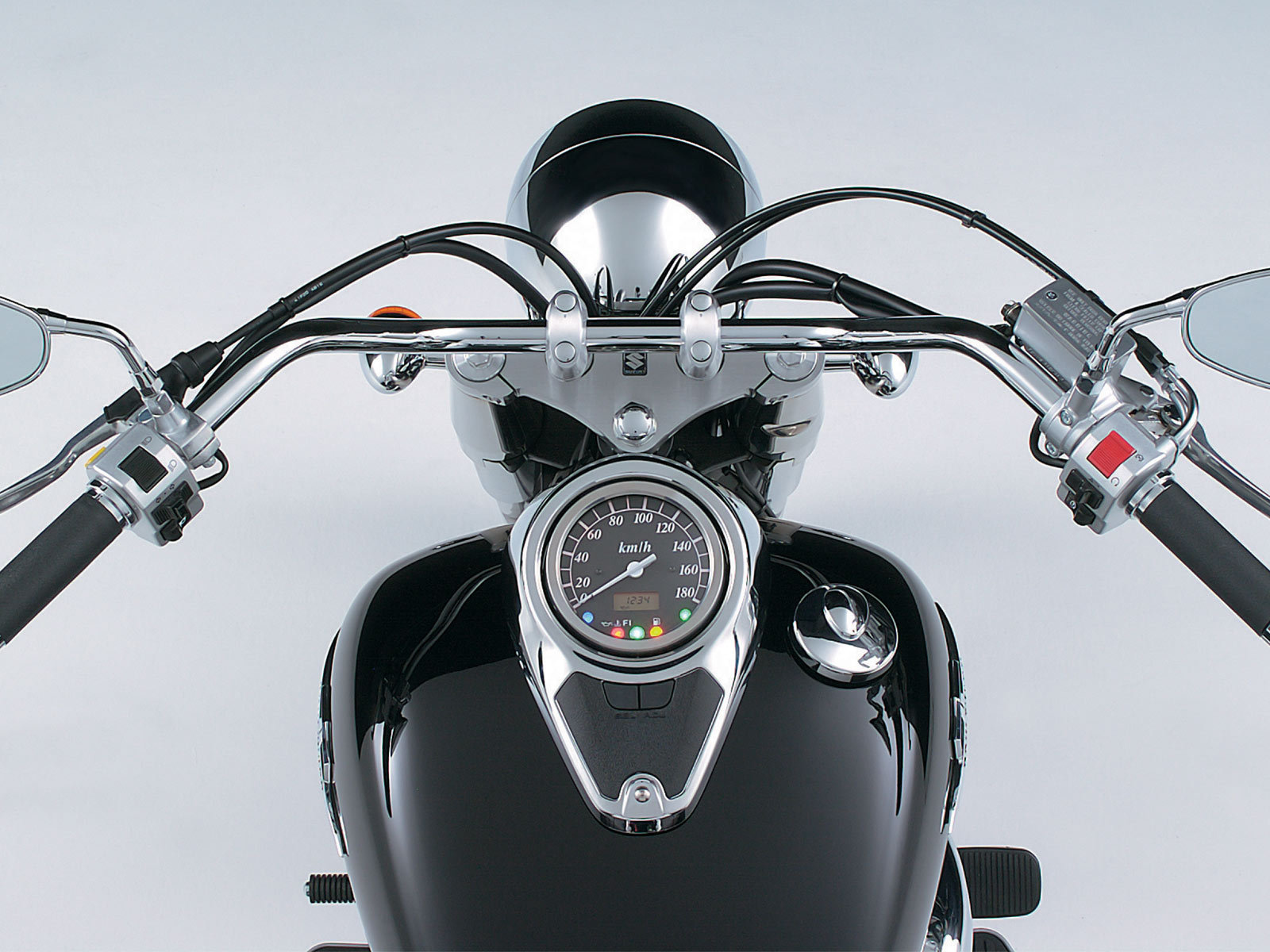 Красивый мотоцикл в москве Suzuki  Intruder C800C