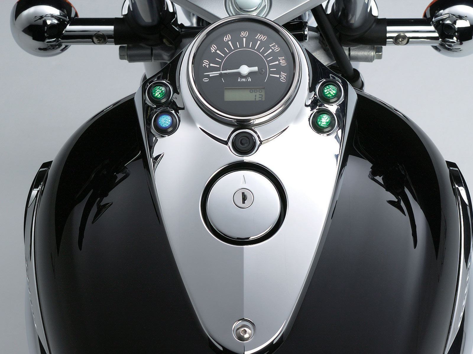 Красивый мотоцикл в москве Suzuki Marauder 125