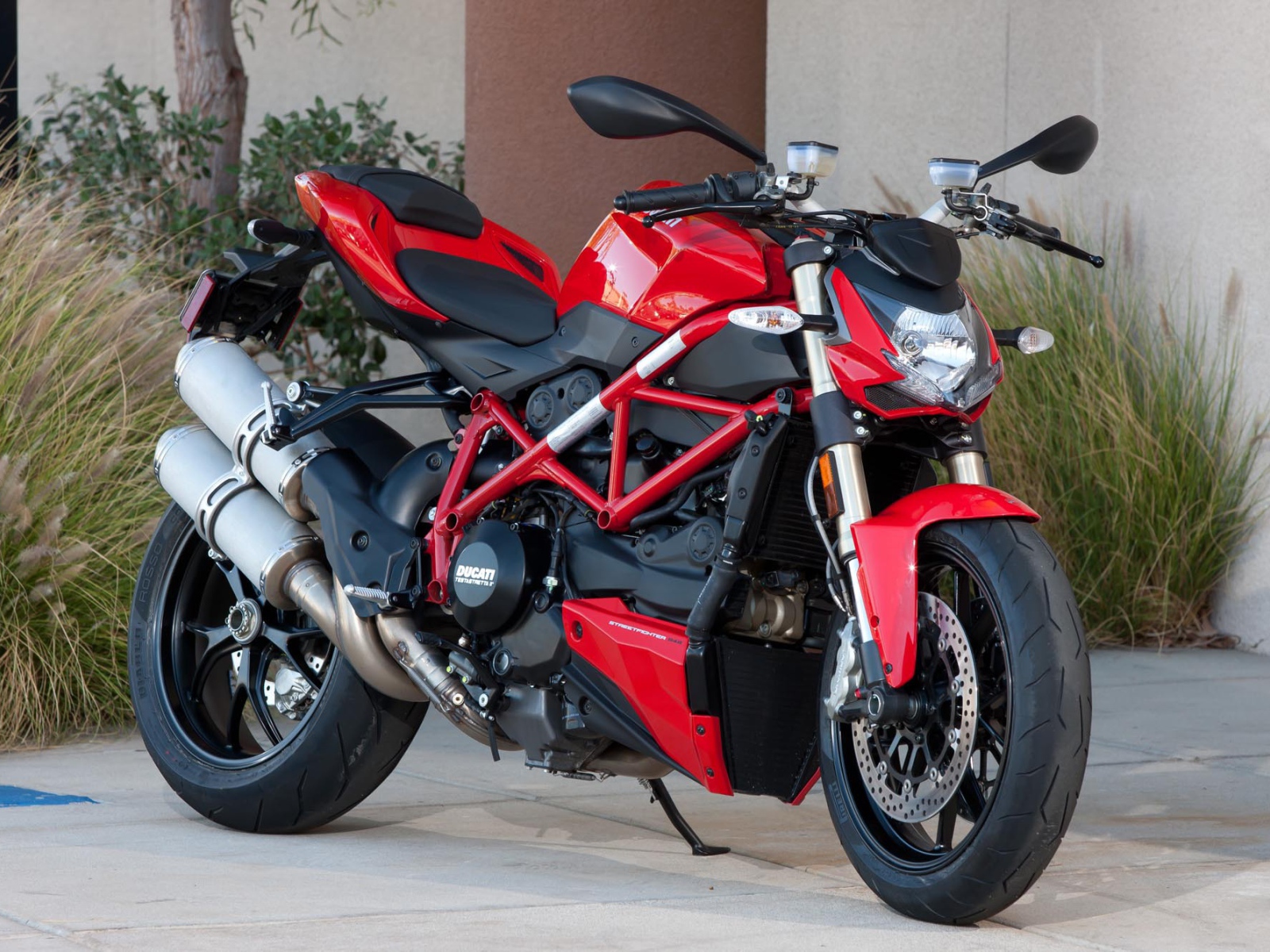 Мотоцикл модели Ducati Streetfighter 848