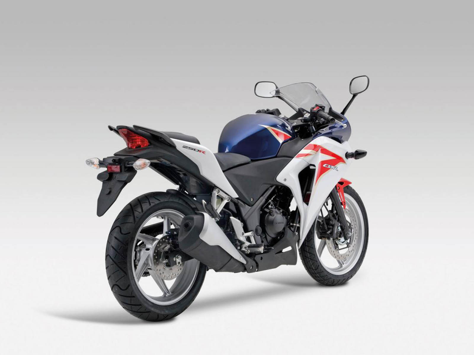 Мотоцикл модели Honda CBR 250 R