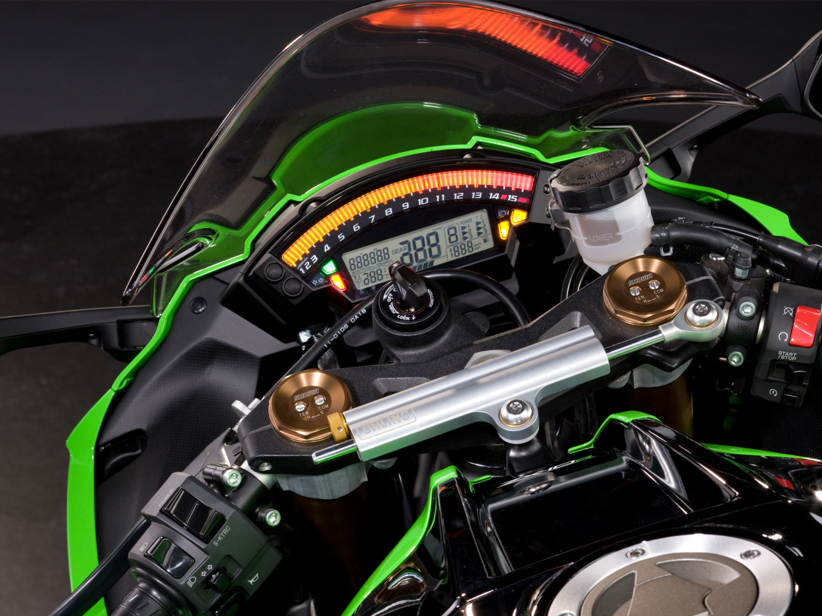 Быстрый мотоцикл Kawasaki Ninja ZX-10R