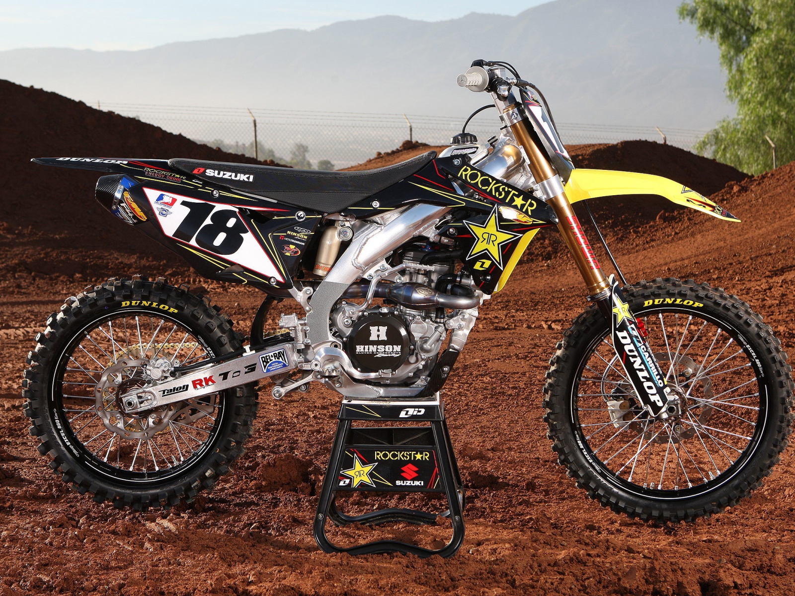 Невероятно быстрый мотоцикл Suzuki RMX 450 Z