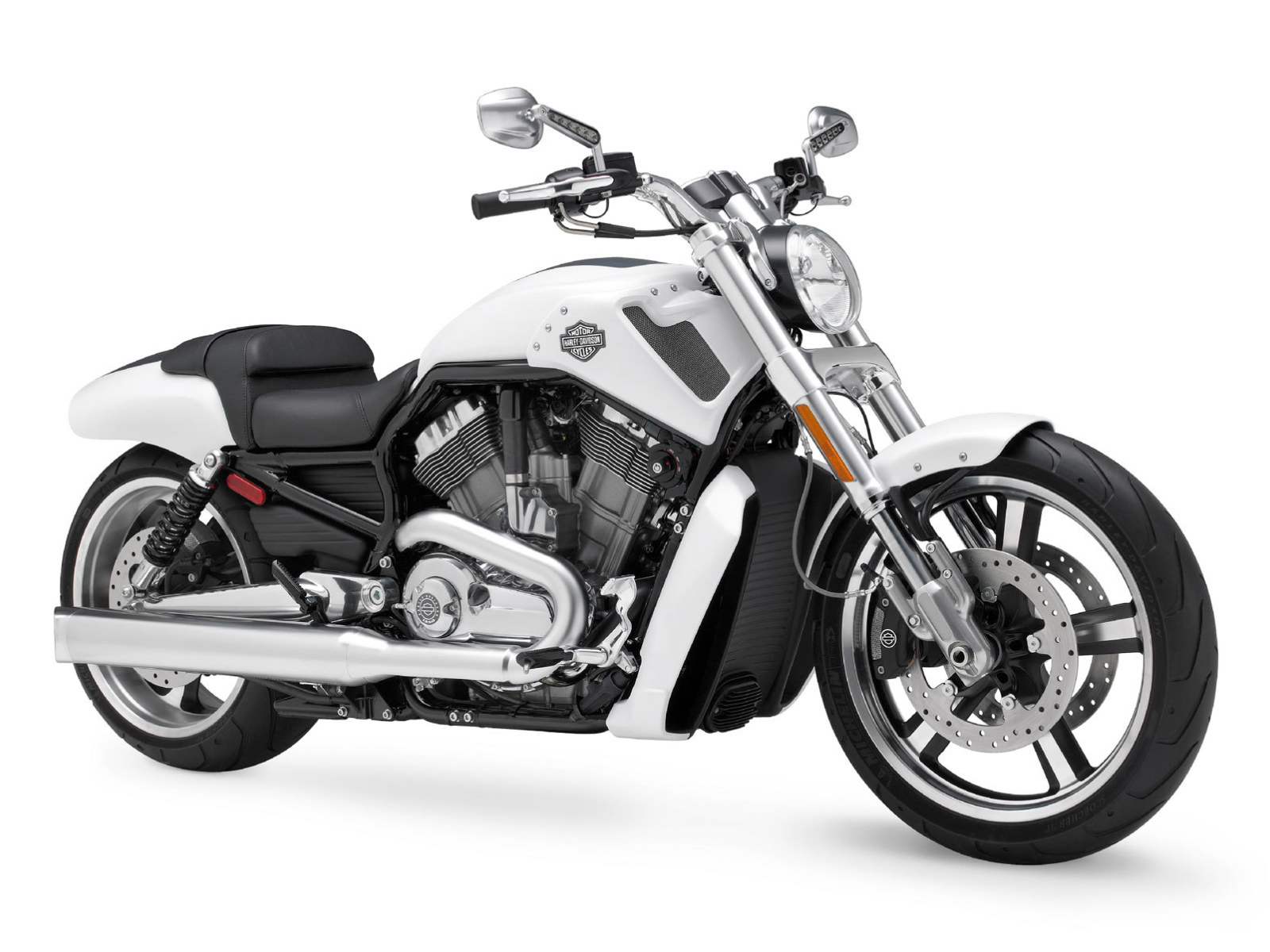 Новый мотоцикл на дороге Harley-Davidson V-Rod Muscle