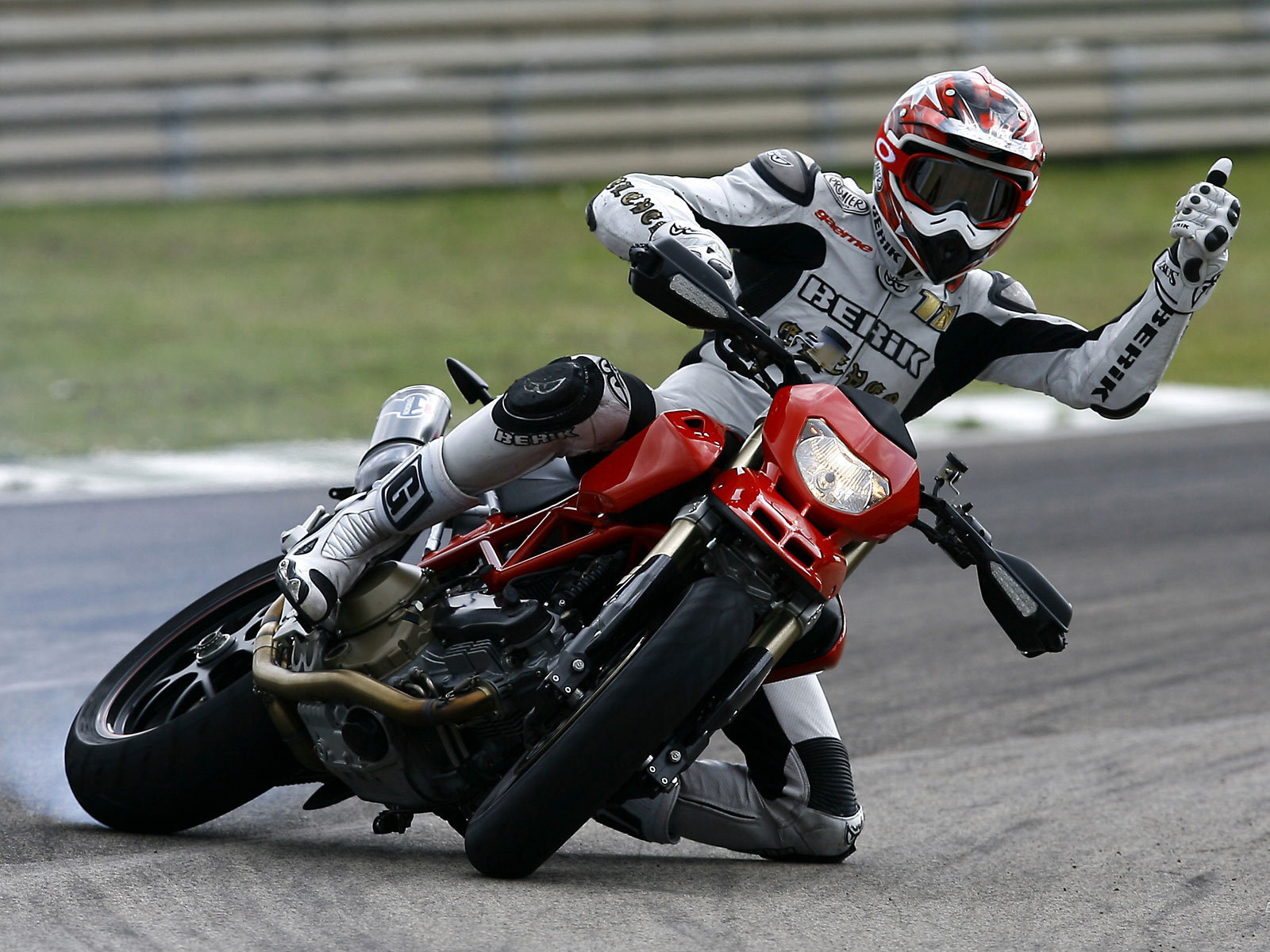 Новый надежный мотоцикл Ducati Hypermotard