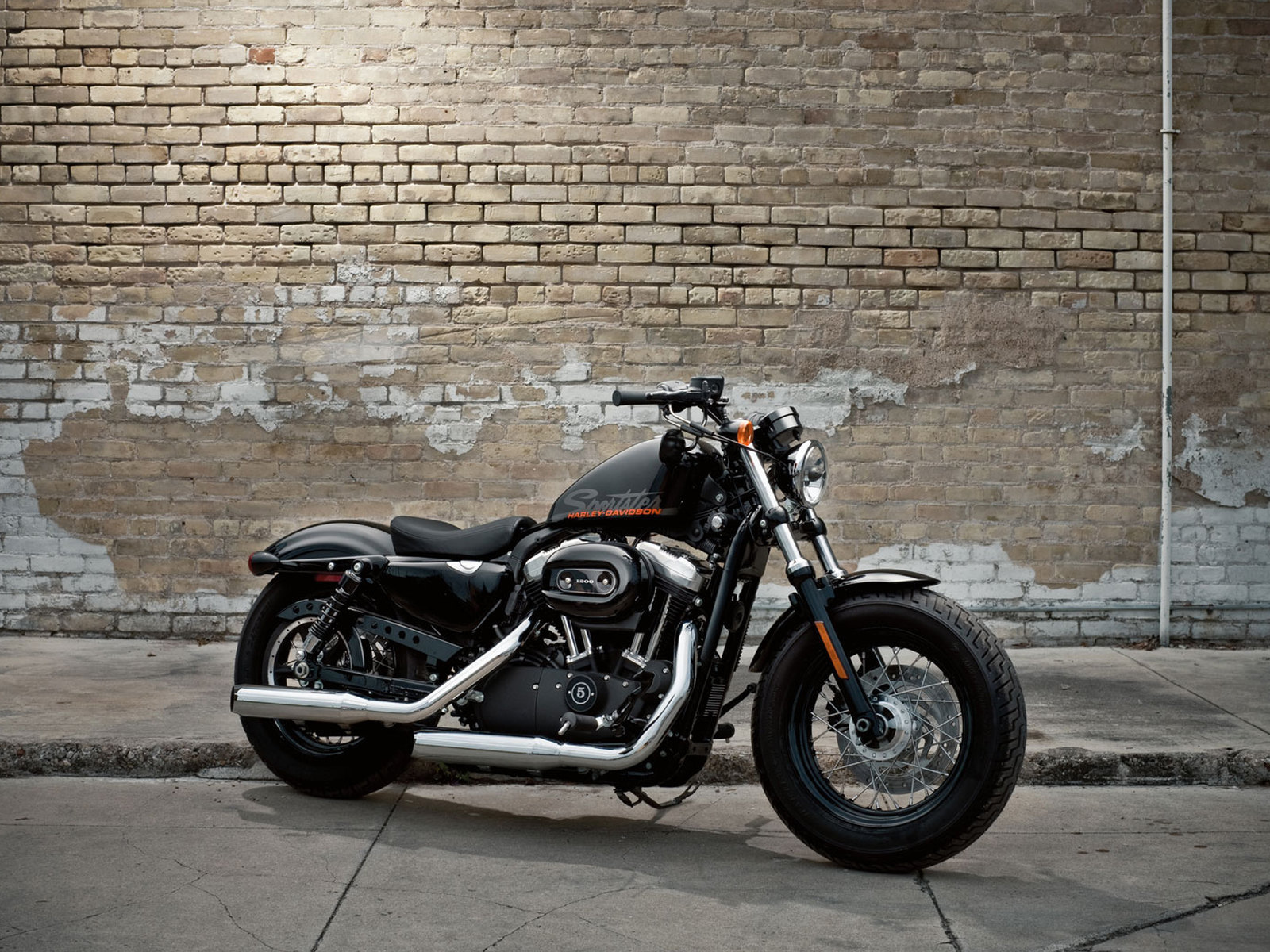 Новый надежный мотоцикл Harley-Davidson XL 1200X Sportster Forty-Eight