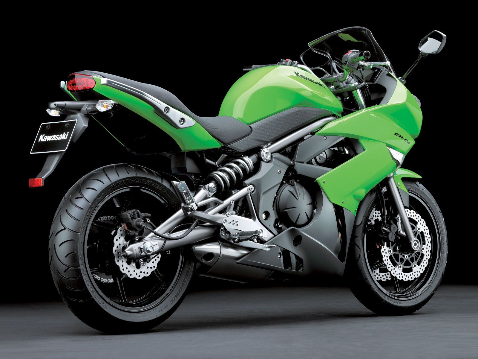 Новый надежный мотоцикл Kawasaki ER-6f