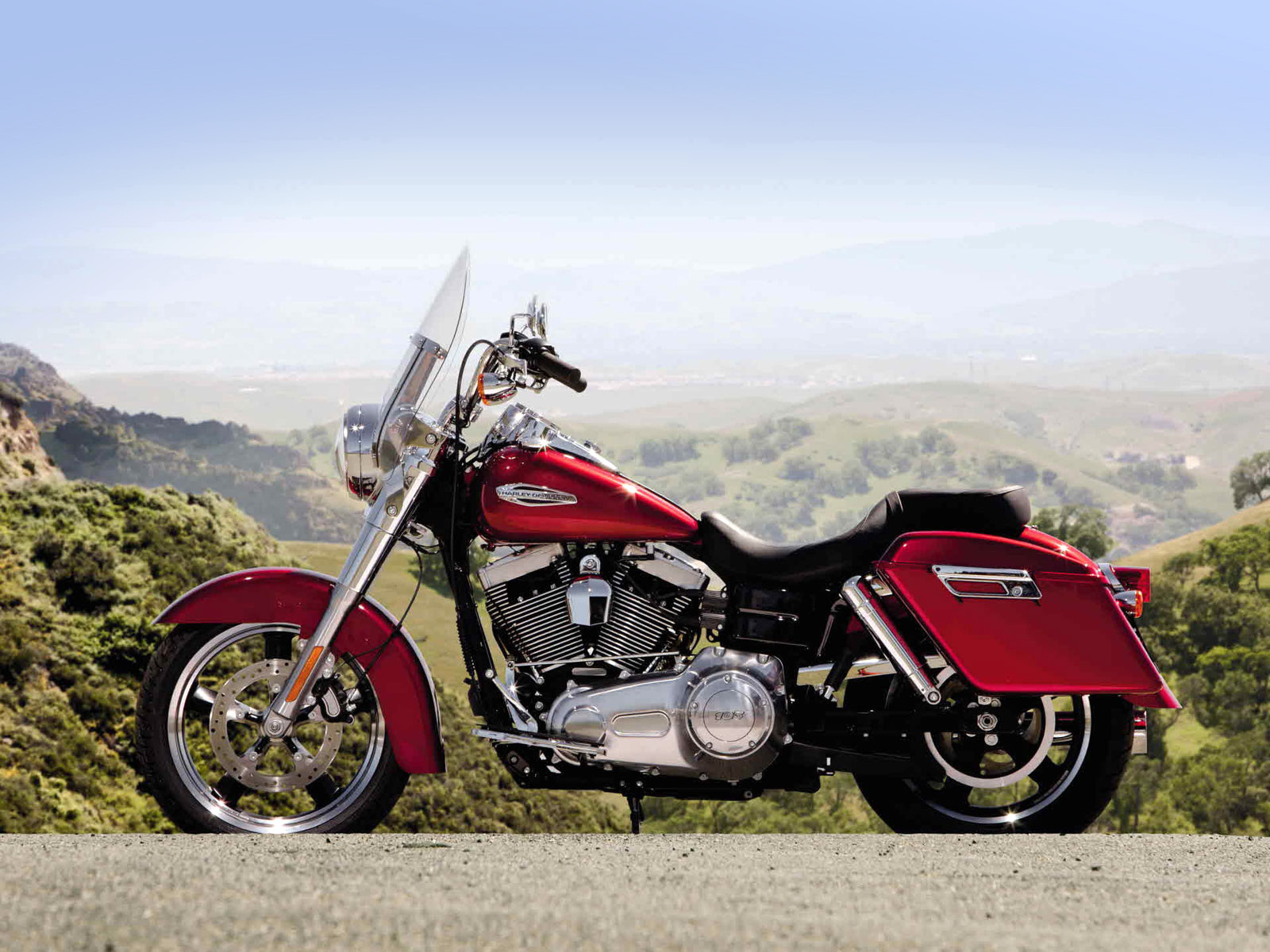 Популярный мотоцикл Harley-Davidson Dyna Switchback