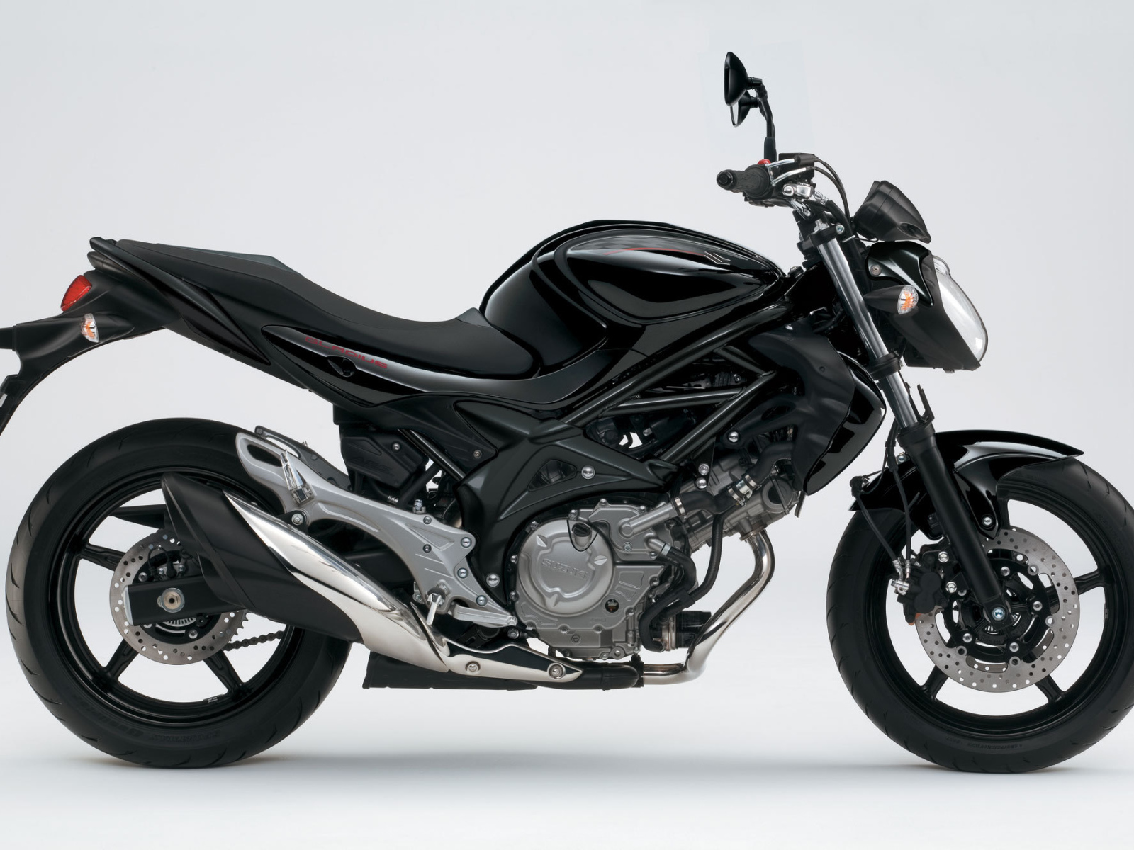 Популярный мотоцикл Suzuki SFV 650