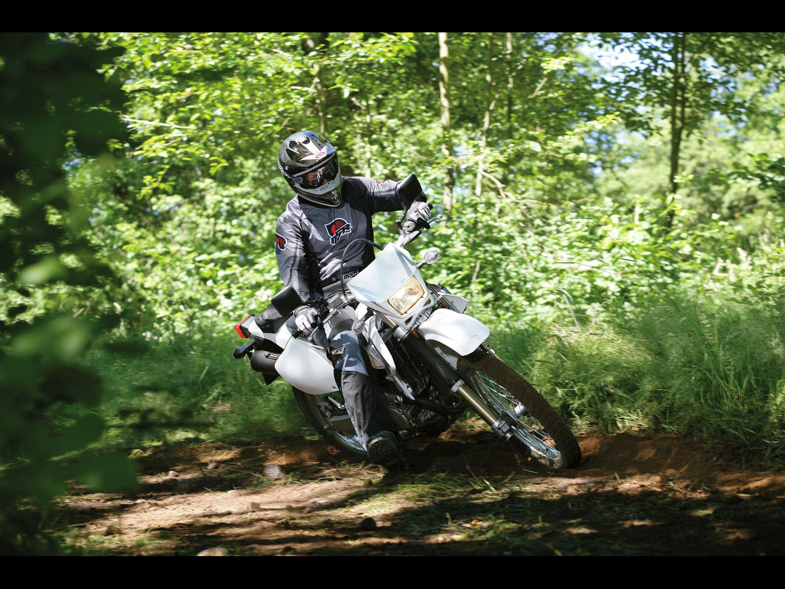 Надежный мотоцикл Suzuki DR-Z400 S