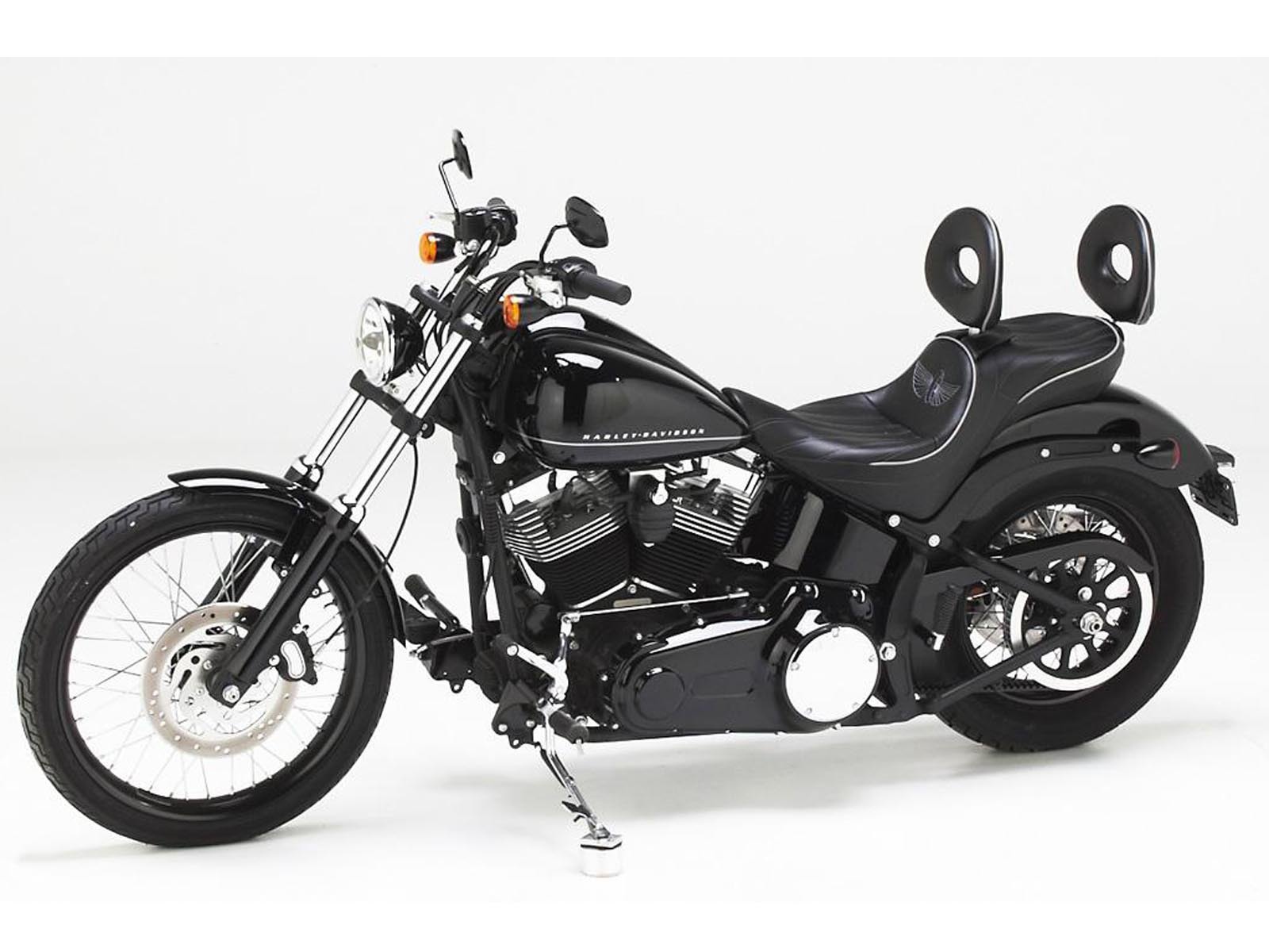 Надежный мотоцикл Harley-Davidson Softail Blackline