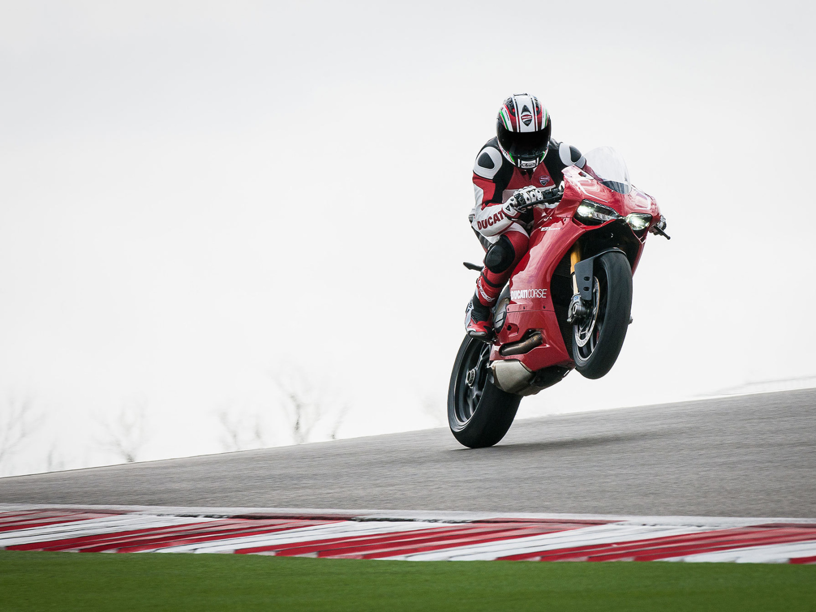 Тест-драйв мотоцикла Ducati Superbike 1199 Panigale