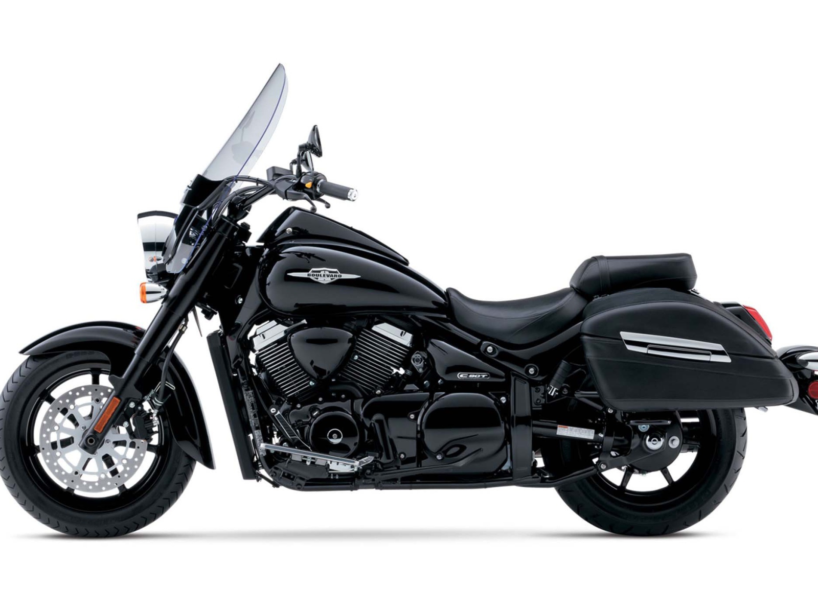 Красивый мотоцикл Suzuki Boulevard S 40
