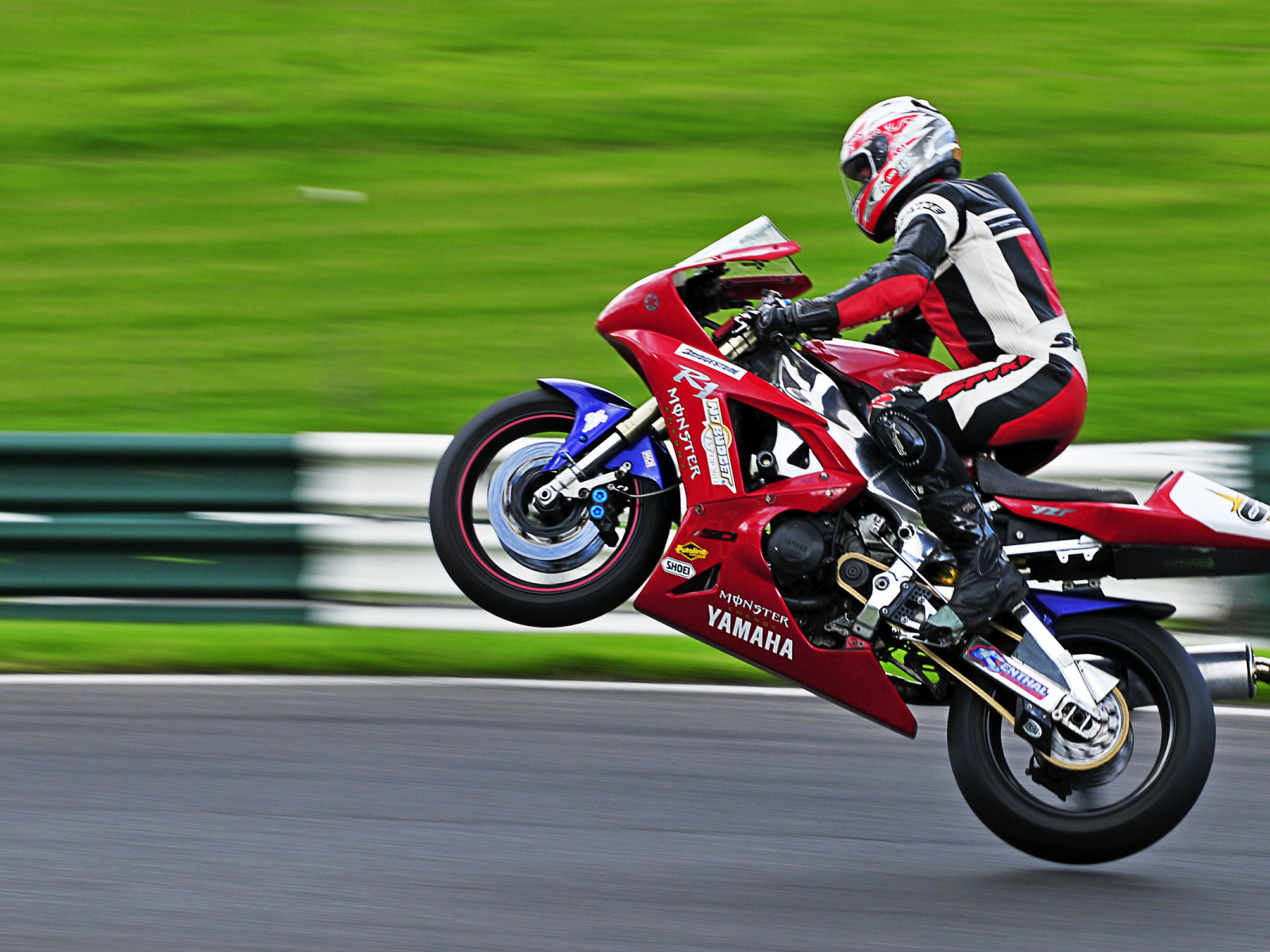 Гоночный мотоцикл Ямаха