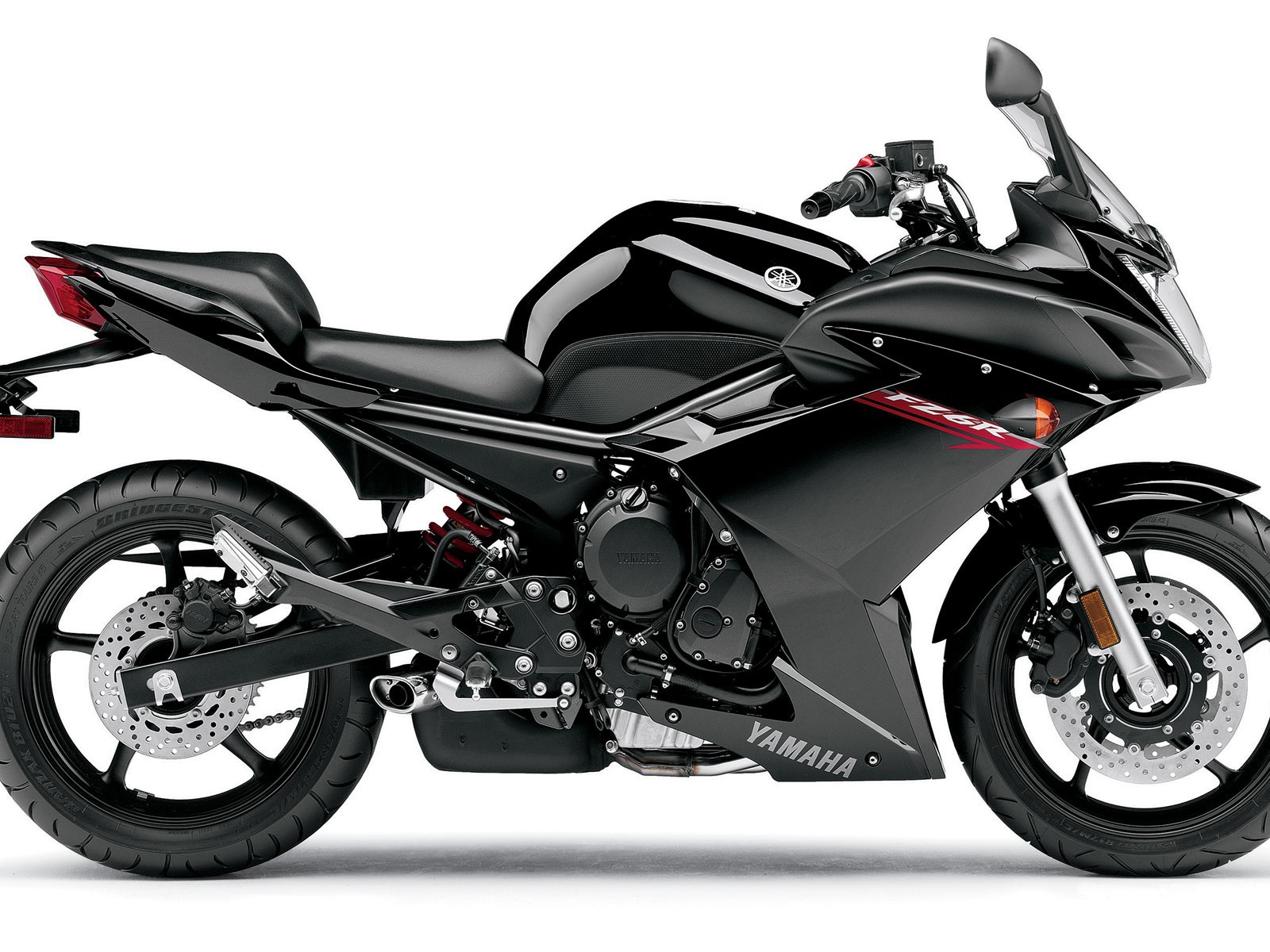 Черный Yamaha fz6r