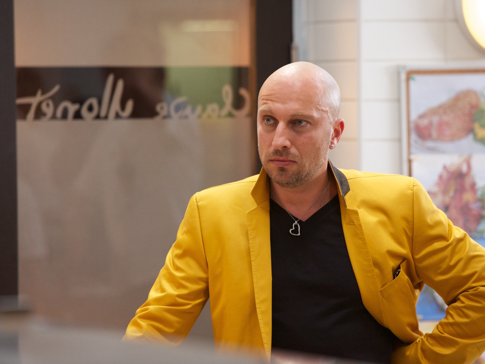 Хозяин ресторана в сериале Кухня