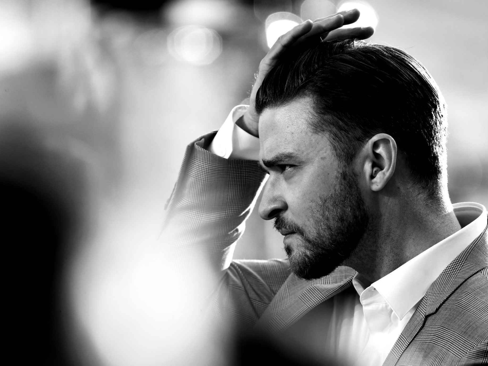 Justin Timberlake straightens his hair