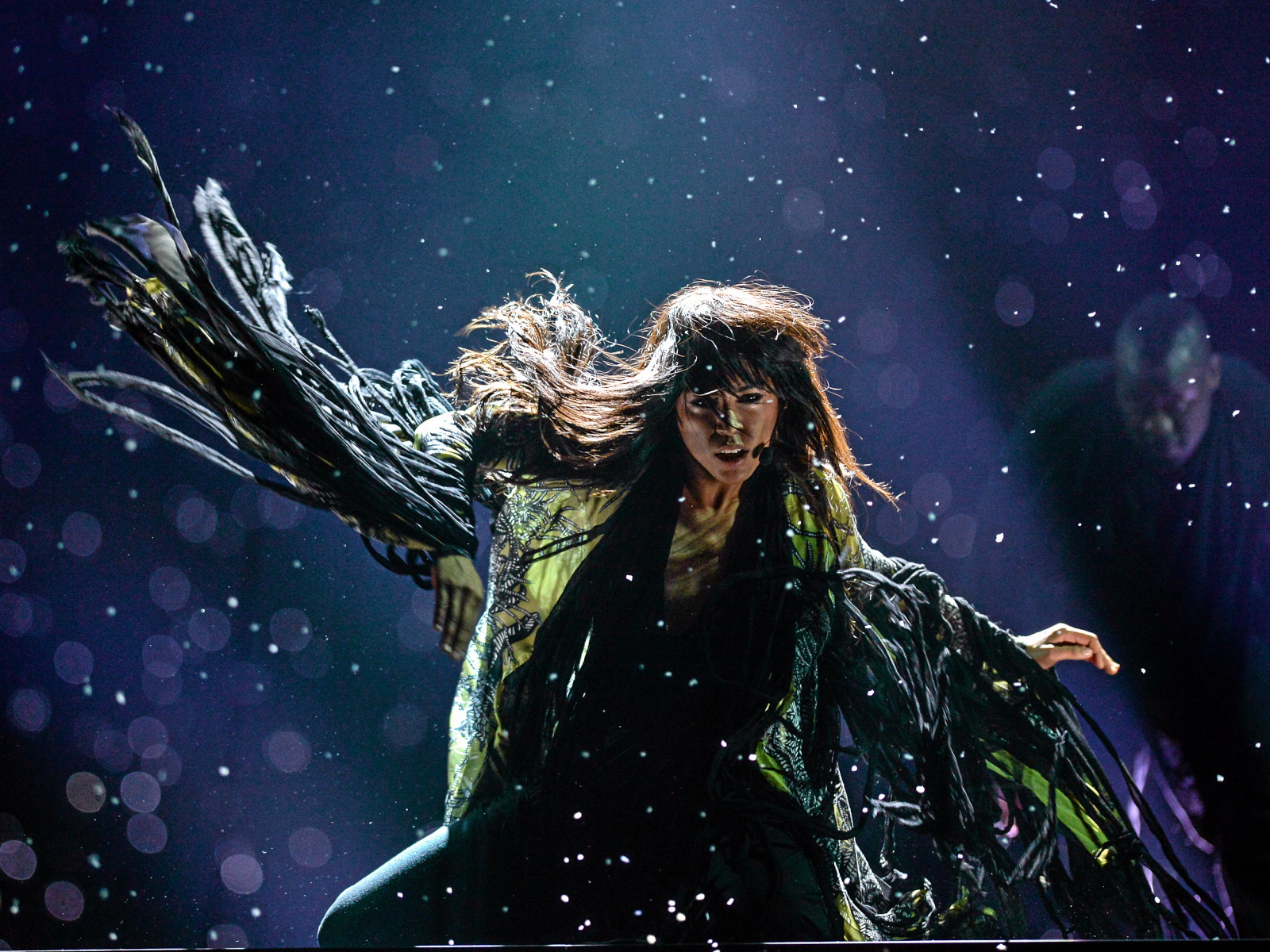 Loreen выступает с концертным номером