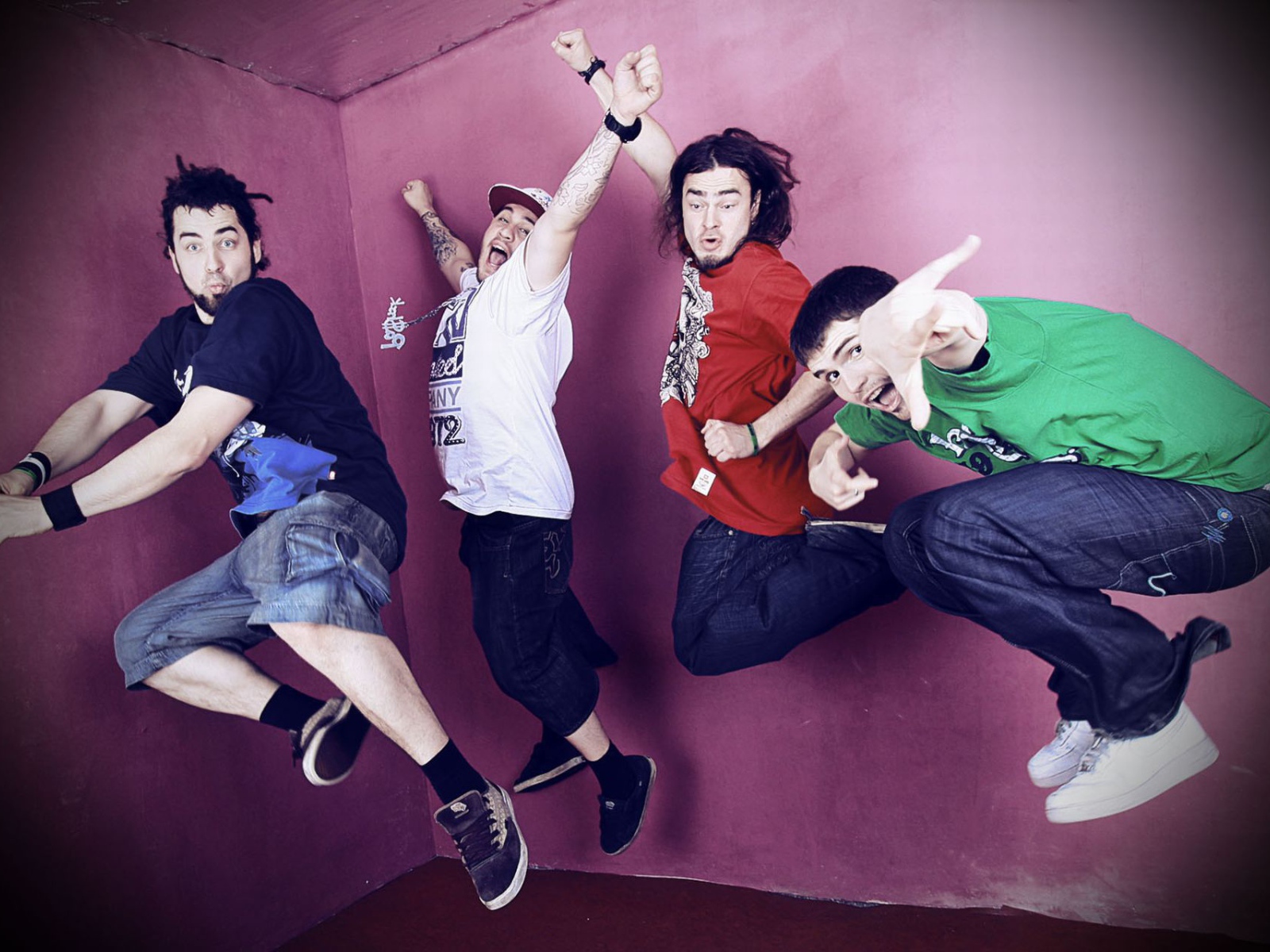 Noize MC прыгает