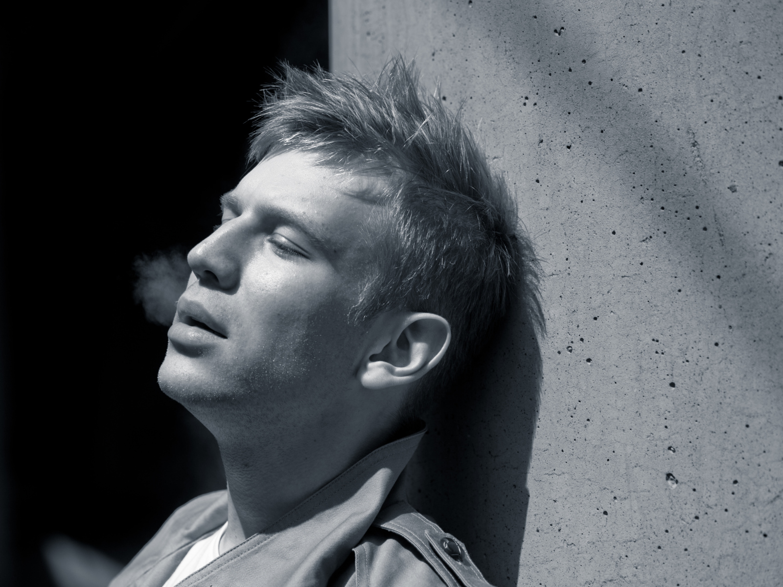 Иван Дорн в черно-белой фотосессии