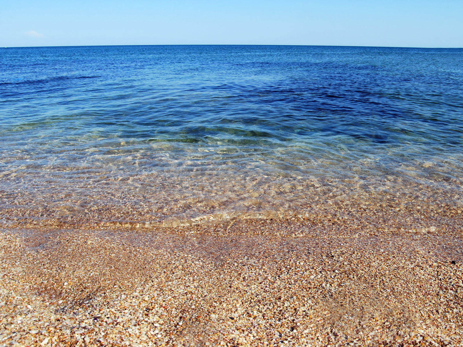 Золотой пляж в Ялте