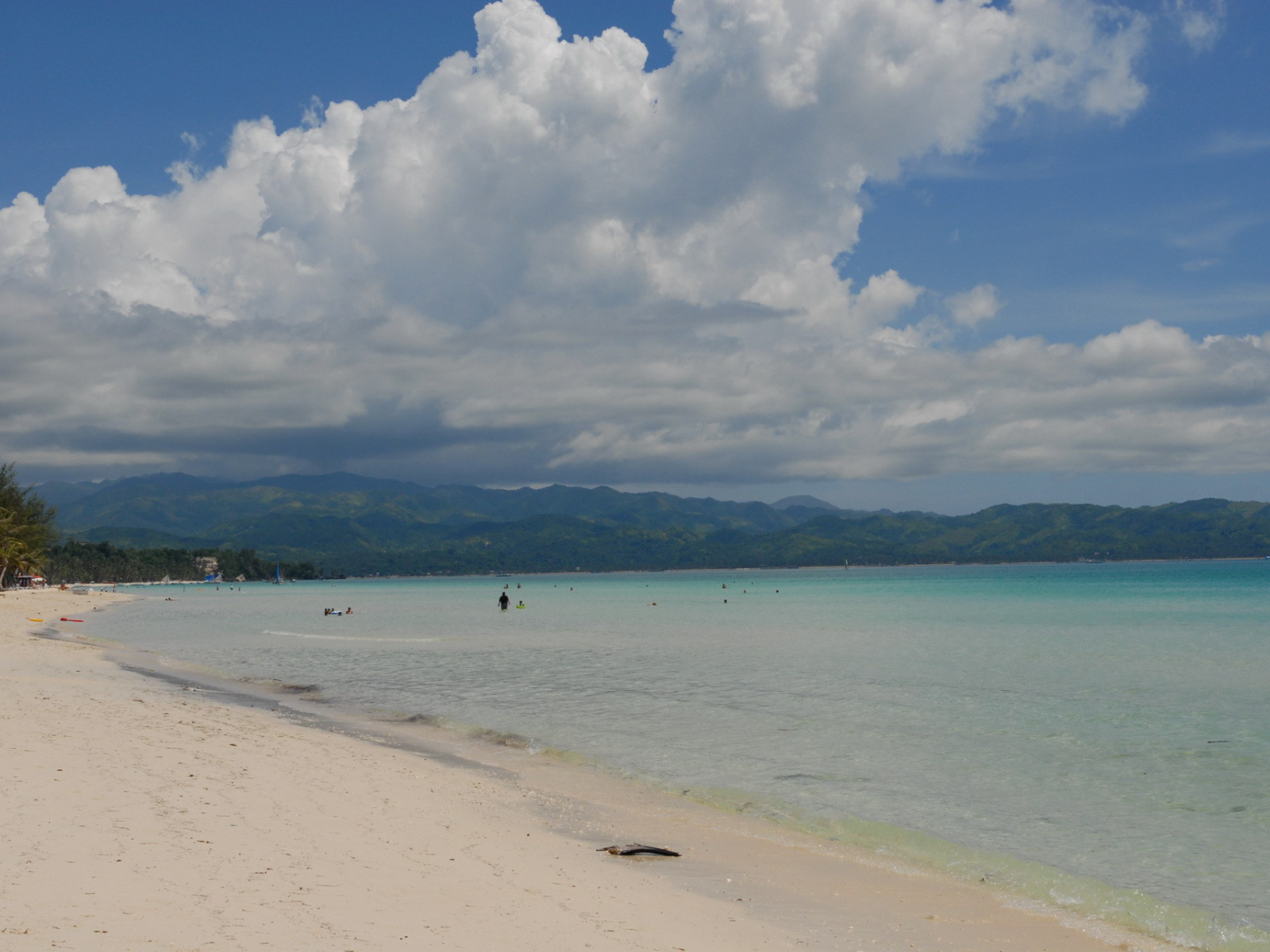 Белый пляж на Острове Боракай