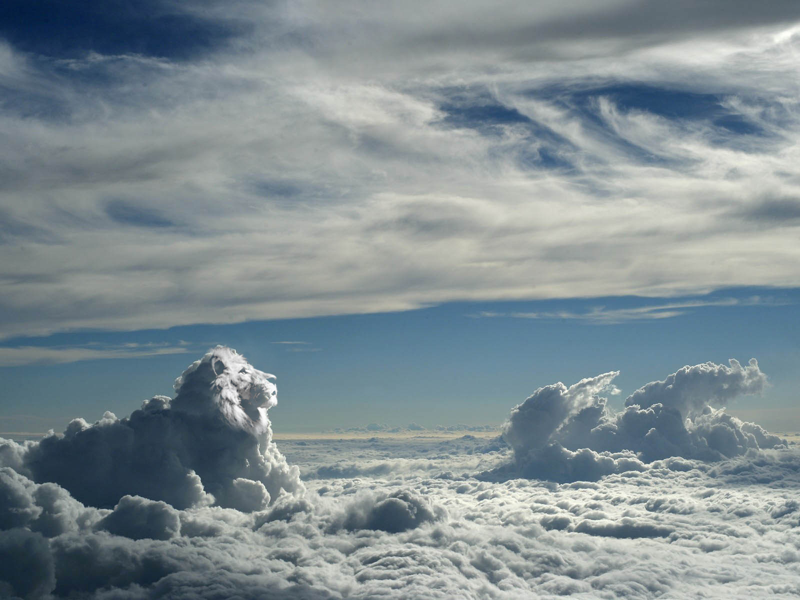 Вид над облаками