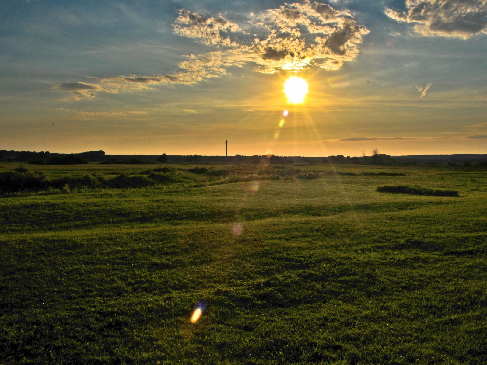 Солнце клонится к закату