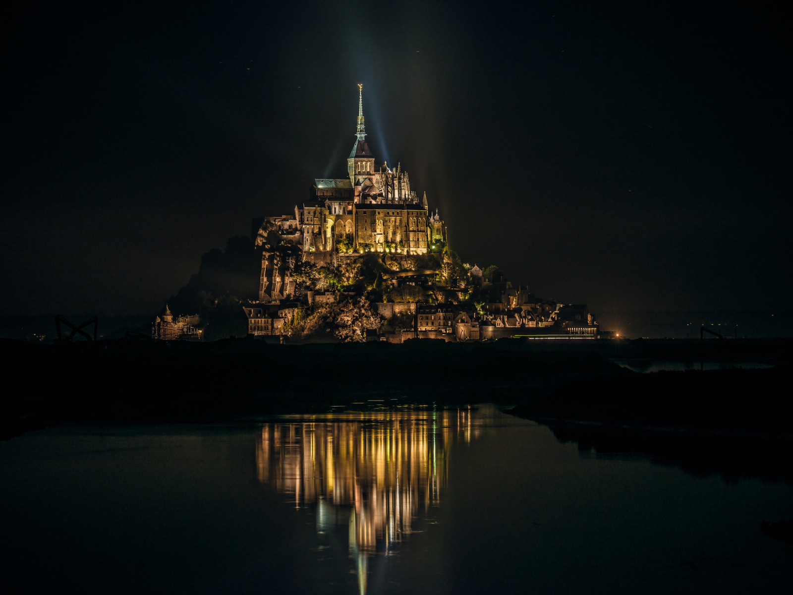 Замок на острове