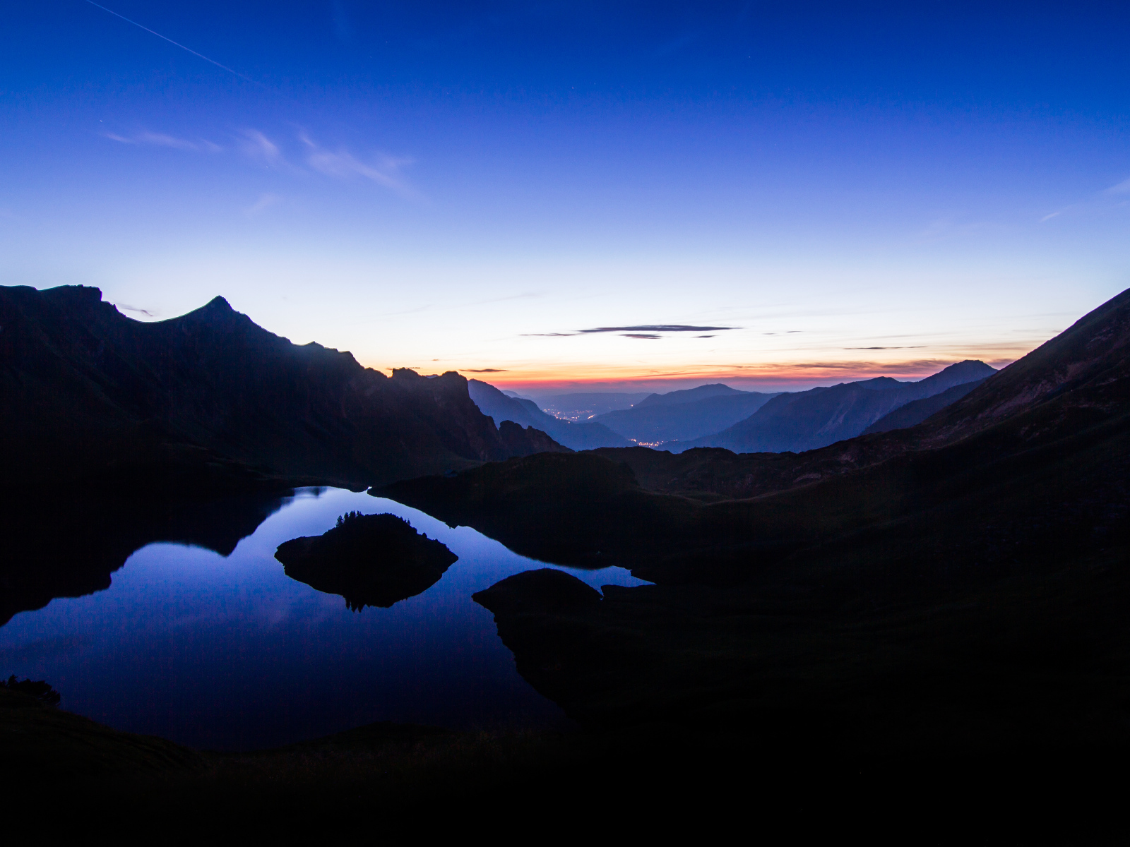 Горы и ночная тишина