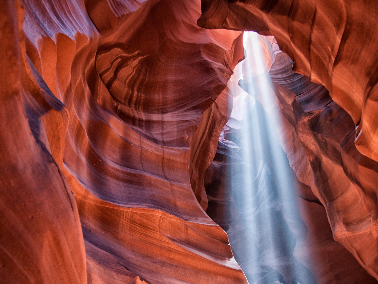 Лучи света в каньоне
