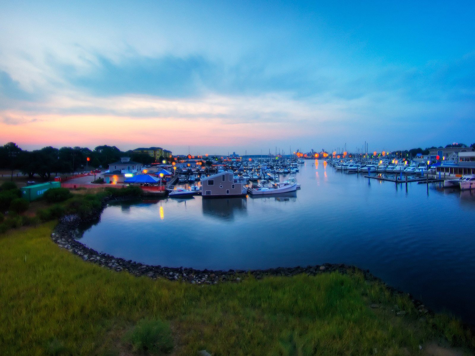 Причал для яхт и катеров