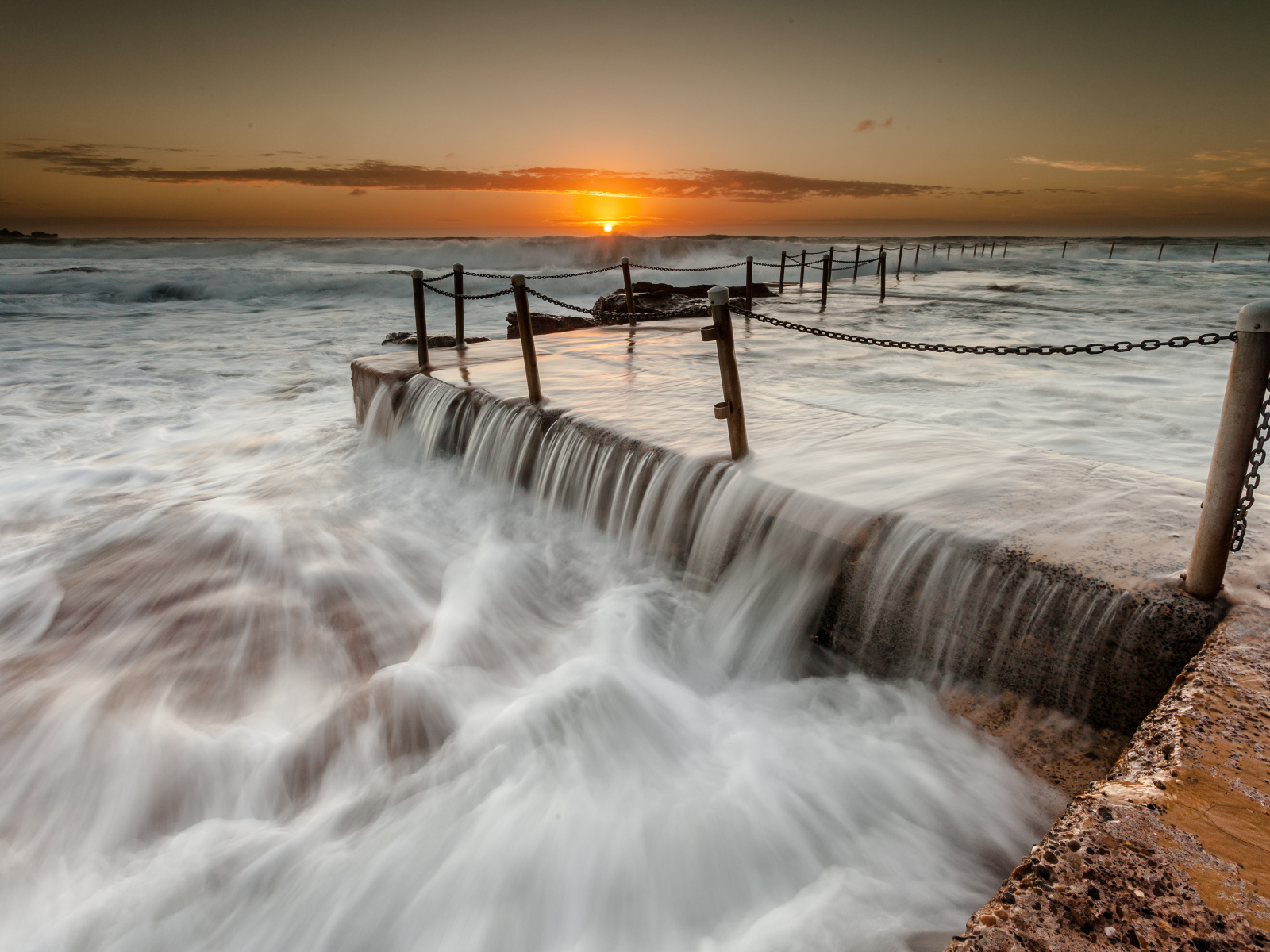 Закат на пирсе