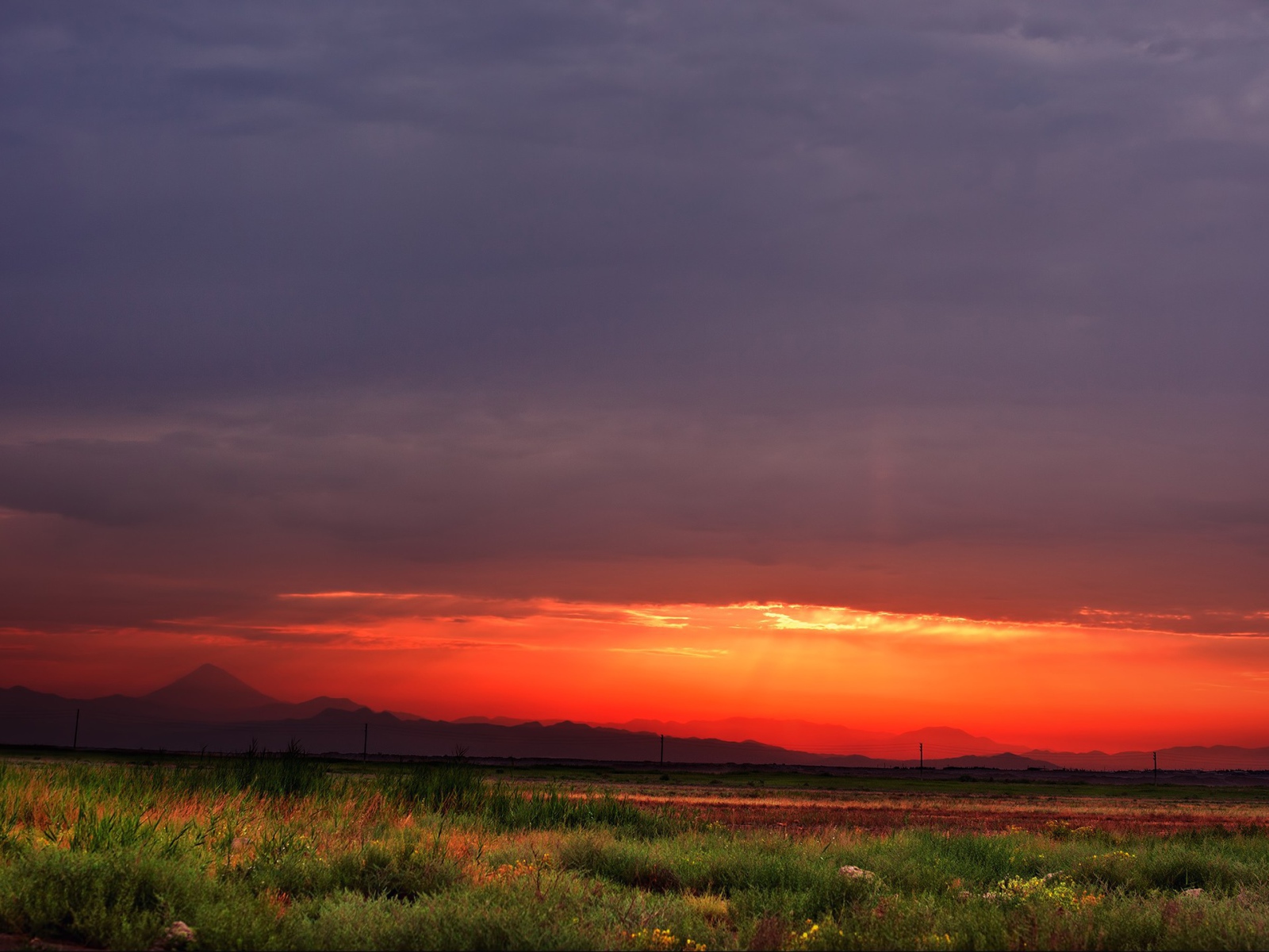 Красный закат в Иране
