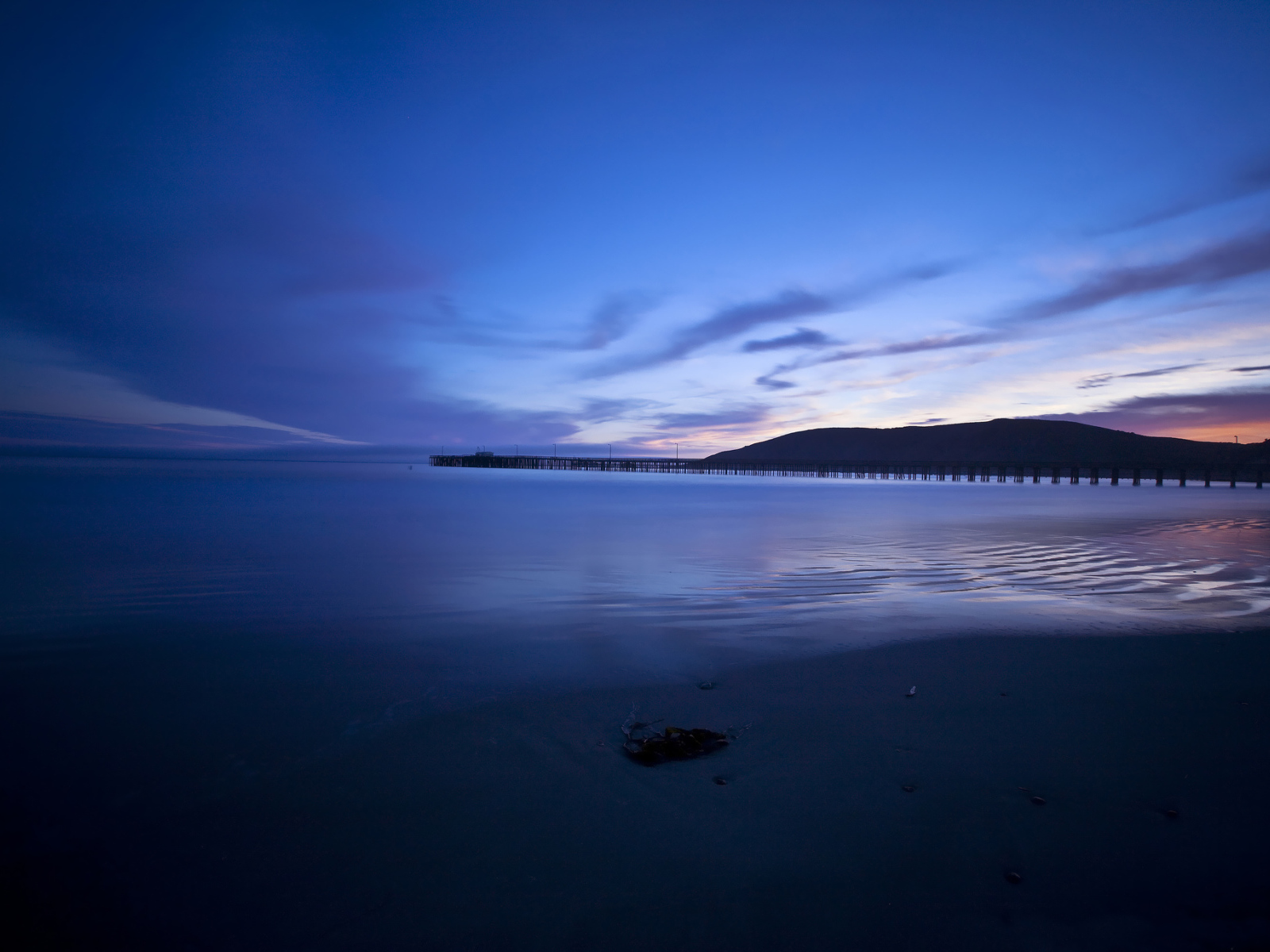 Голубой закат на море